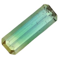 Tourmaline naturelle non sertie bicolore de 4.85 carats en forme d'émeraude pour bijoux 