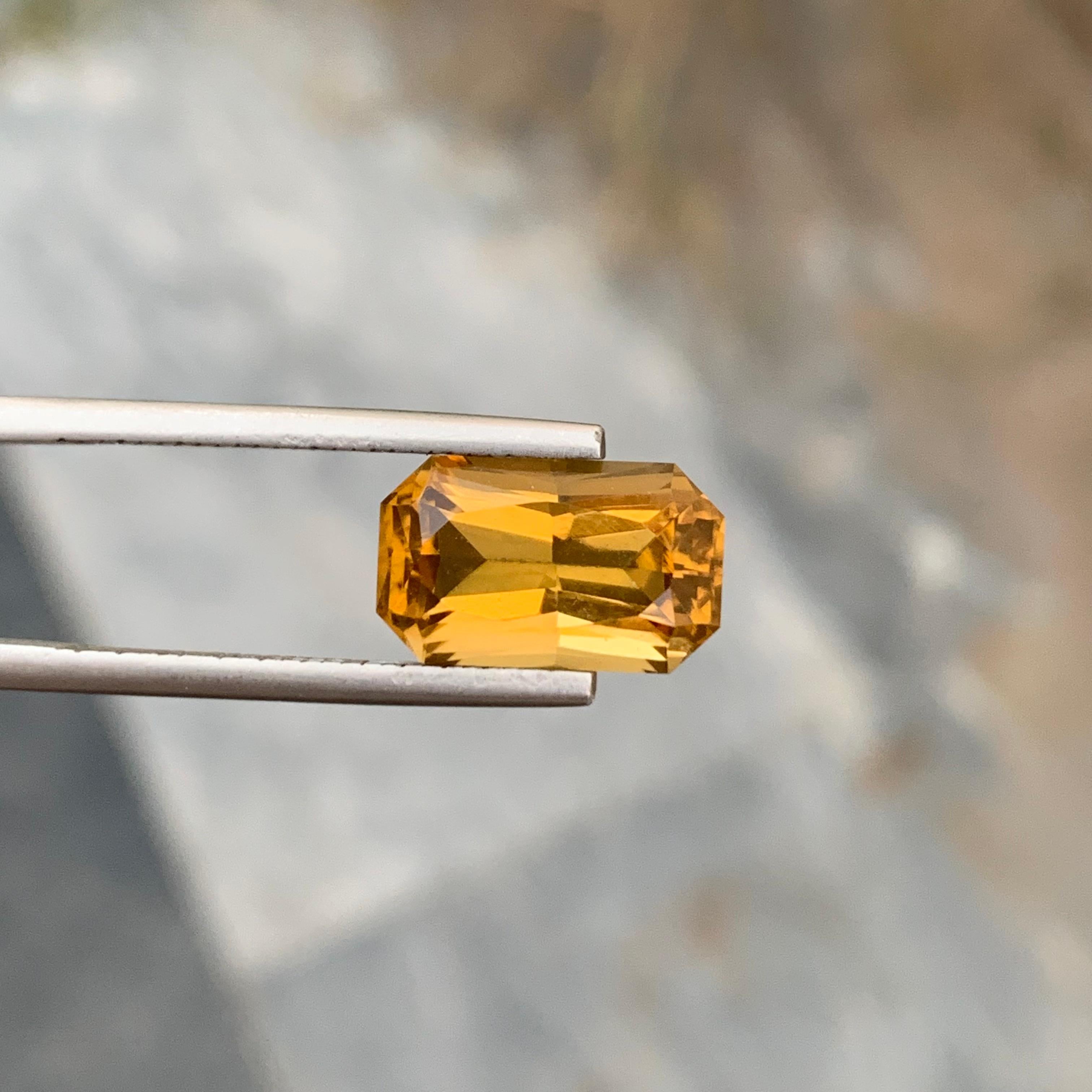4,85 Karat natürlicher loser Citrin in Smaragdform aus brasilianischer Mine in Smaragdform im Zustand „Neu“ im Angebot in Peshawar, PK