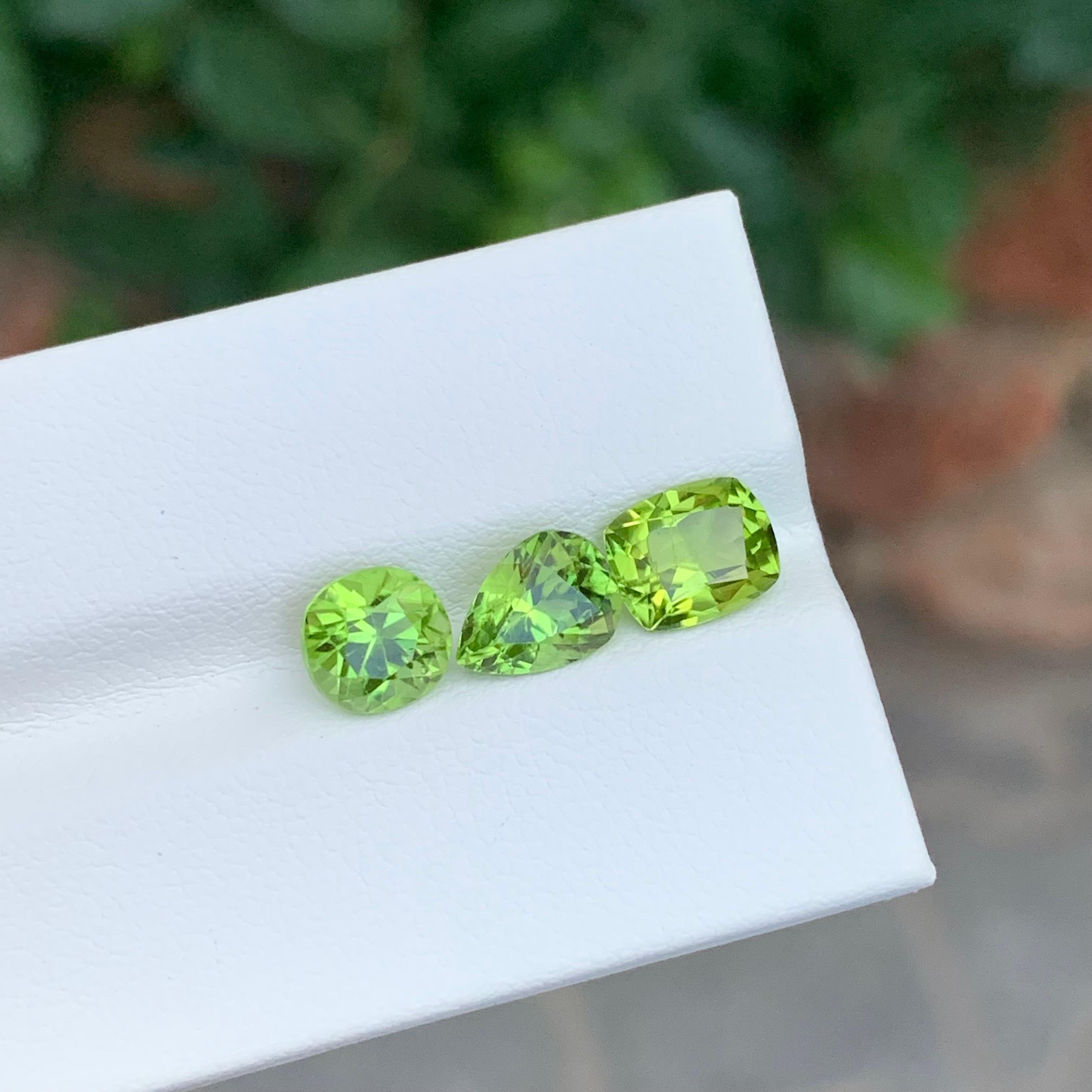 Loose Peridot Lot 

Weight: 4.85 Carats
Sizes: 1.40 To 1.70 Carat 
Colour: Green
Origin: Supat Valley, Pakistan
Certificate: On Demand
Treatment: Non

Peridot, a vibrant and lustrous gemstone, has been cherished for centuries for its unique green
