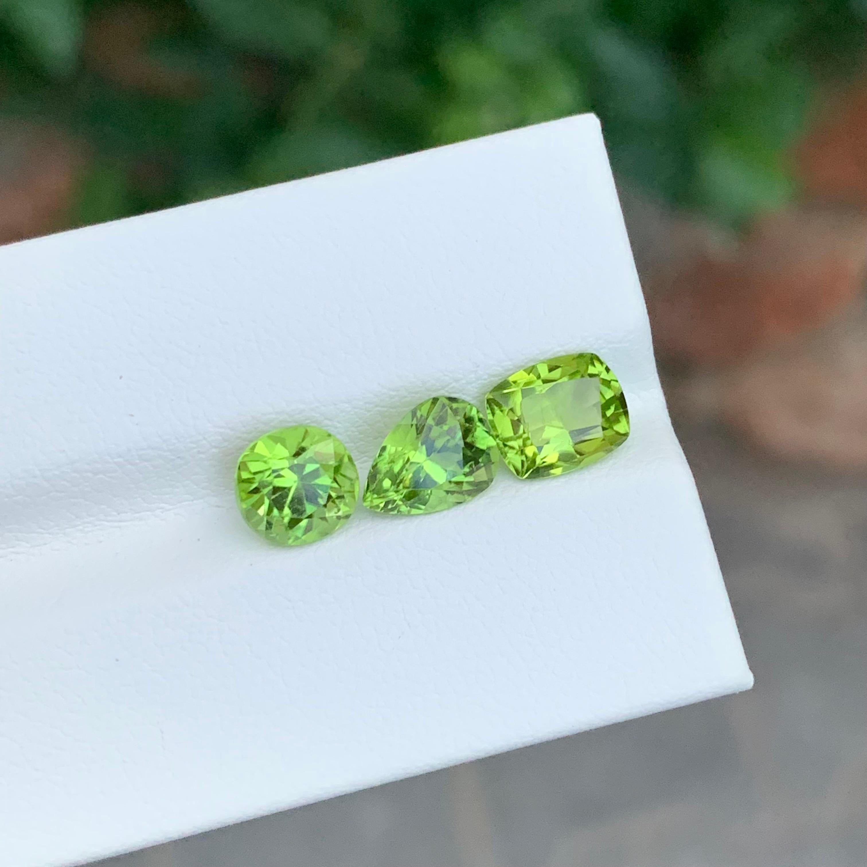 Mixed Cut 4.85 Carat Natural Loose Peridot Lot For Jewellery Making For Sale