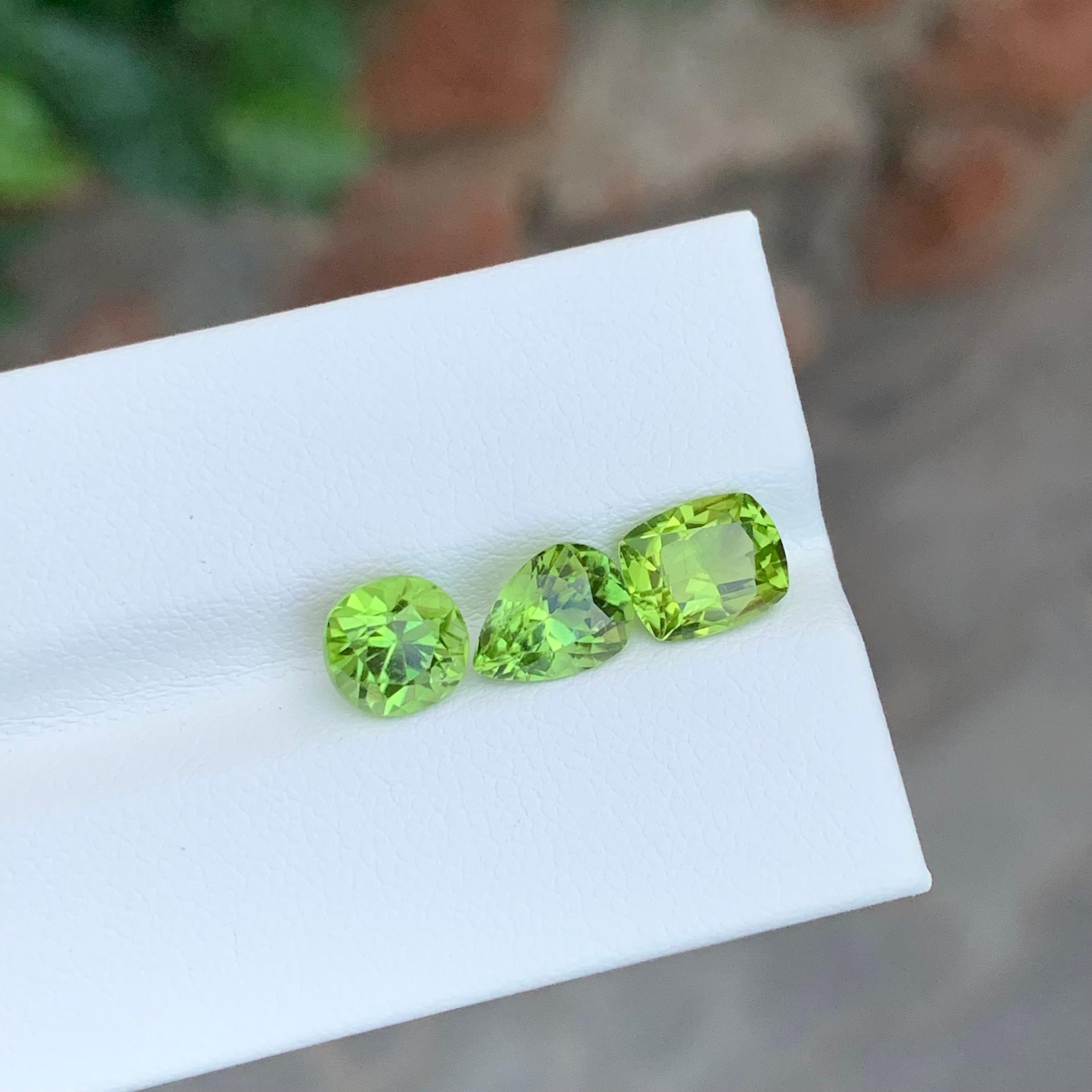 4.85 Carat Natural Loose Peridot Lot For Jewellery Making In New Condition For Sale In Peshawar, PK