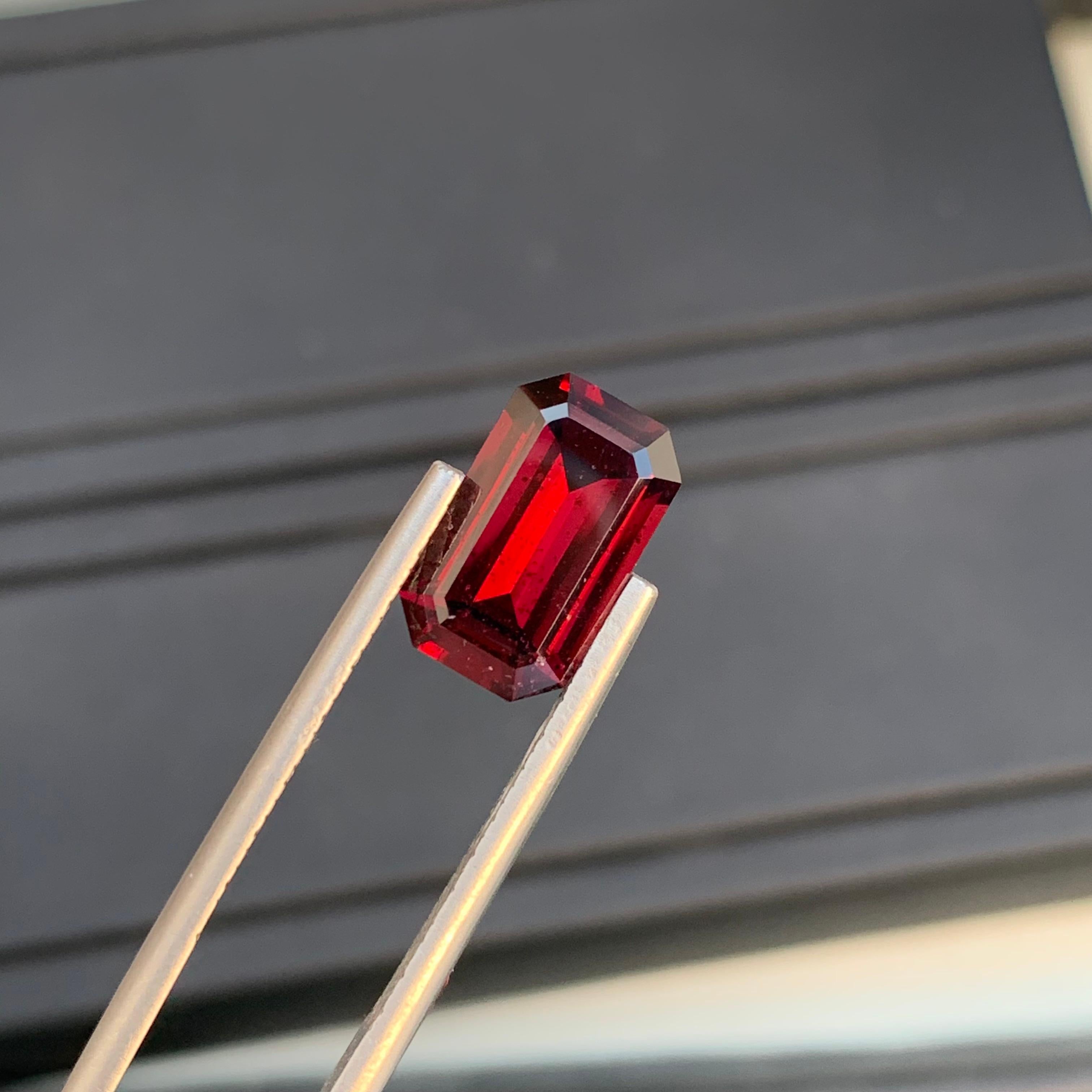 Loser Rhodolith-Granat

Gewicht: 4,85 Karat
Abmessung: 12.9 x 7.5 x 4.4 Mm
Farbe: Rot
Herkunft: Afrika
Behandlung: Nicht
Form : Smaragd

Der Rhodolith-Granat, ein Edelstein, der für seine bezaubernden rötlich-violetten Farbtöne bekannt ist, nimmt