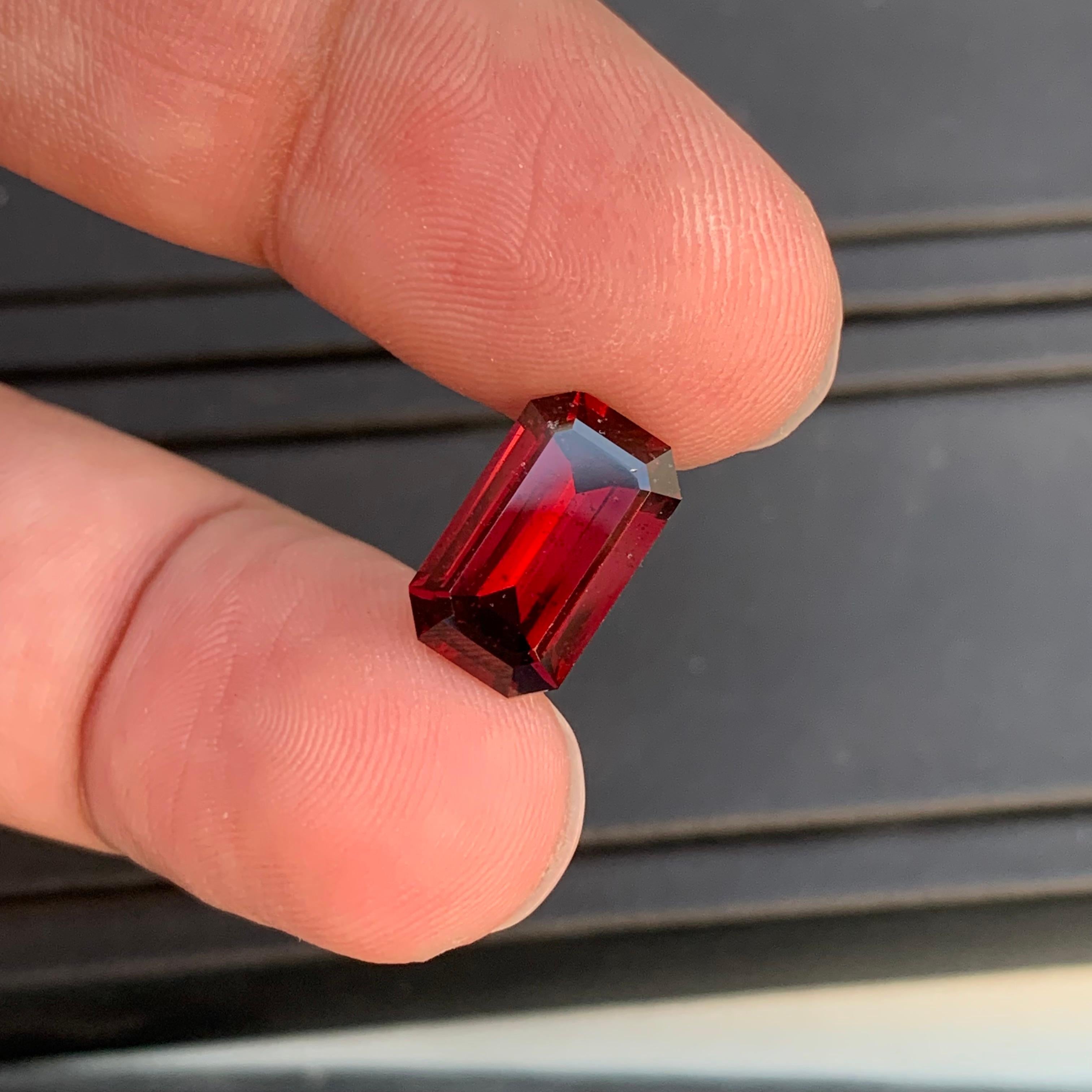 4,85 Karat natürlicher loser Rhodolith Granat Smaragd Form Edelstein für Damen oder Herren im Angebot