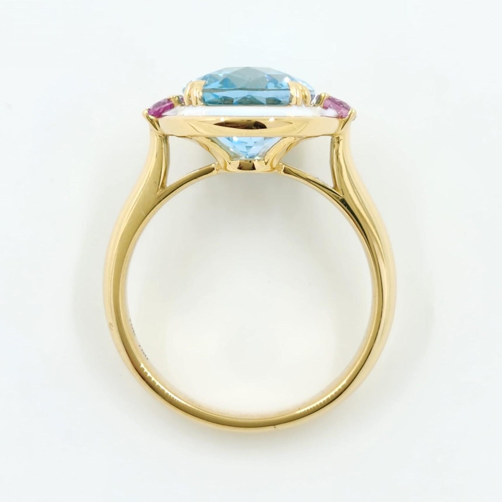 Bague cocktail Art déco en or jaune 18 carats avec topaze bleue ovale et émail de 4,85 carats en vente 1