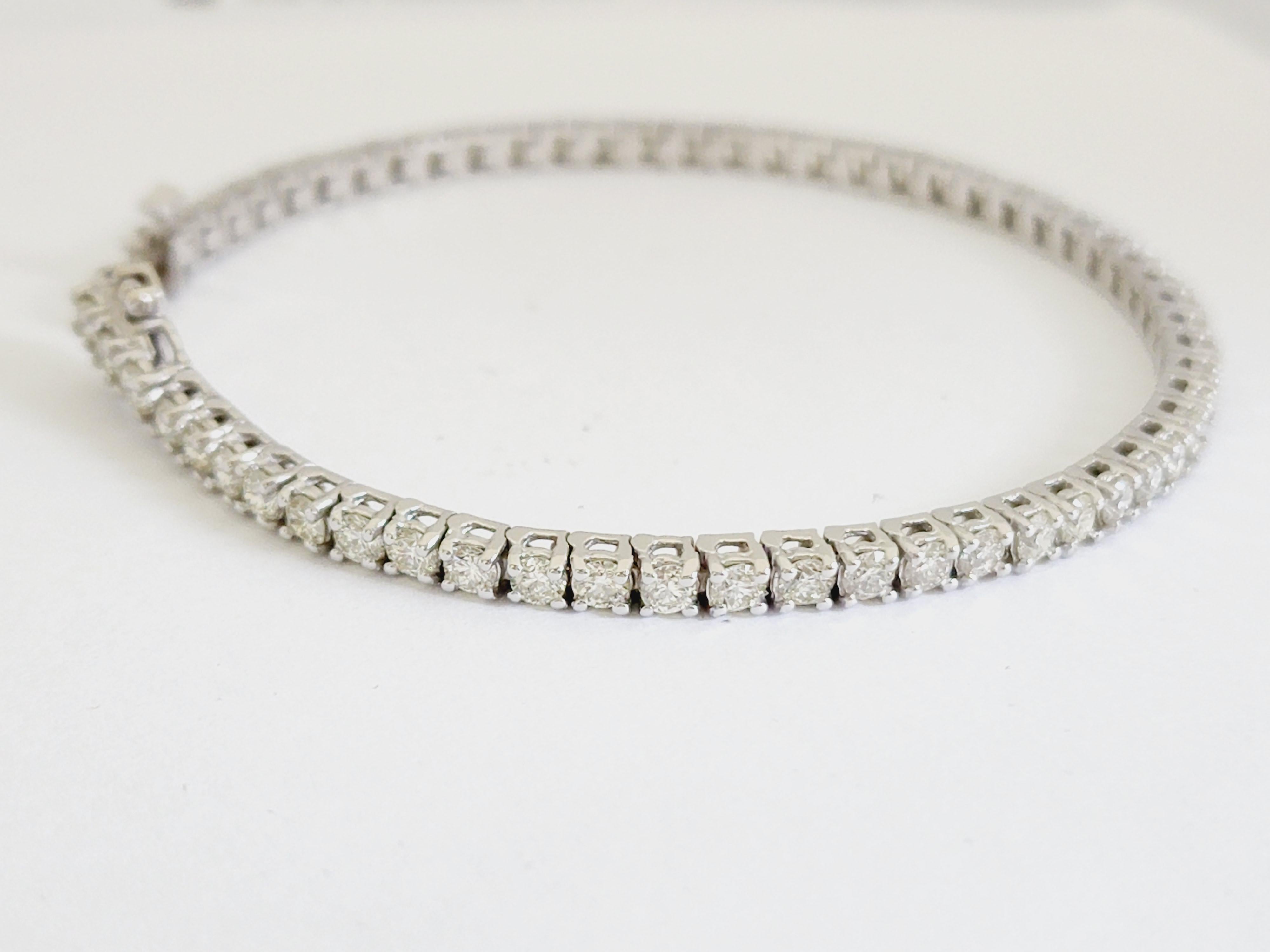 Women's or Men's 4.85 Carat Round Brilliant Natural Diamond Tennis Bracelet 14 Karat White Gold