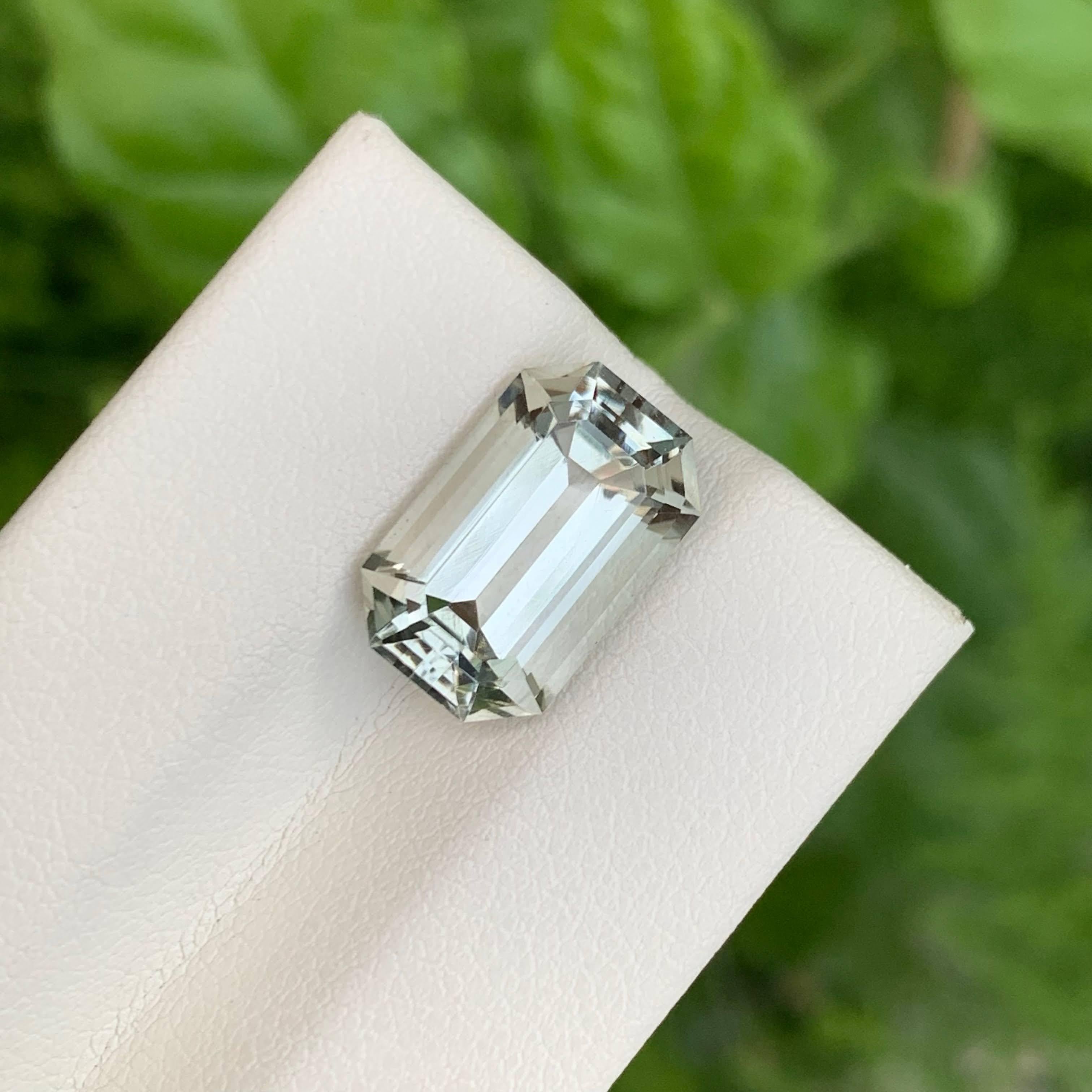 4.85 carats Greenish Amethyst Stone Emerald Cut Natural Brazilian Gemstone In New Condition For Sale In Bangkok, TH