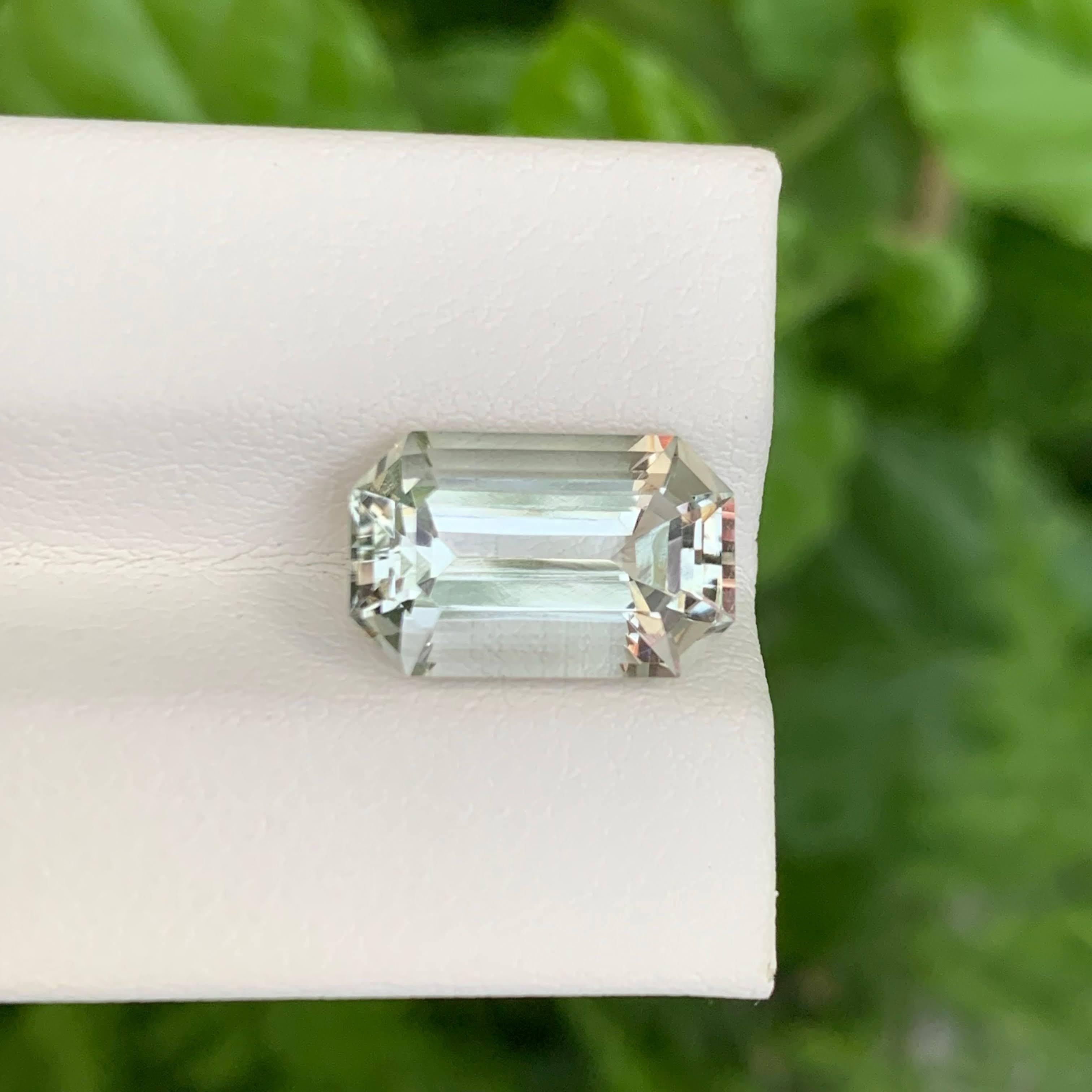 4.85 carats Greenish Amethyst Stone Emerald Cut Natural Brazilian Gemstone For Sale 1