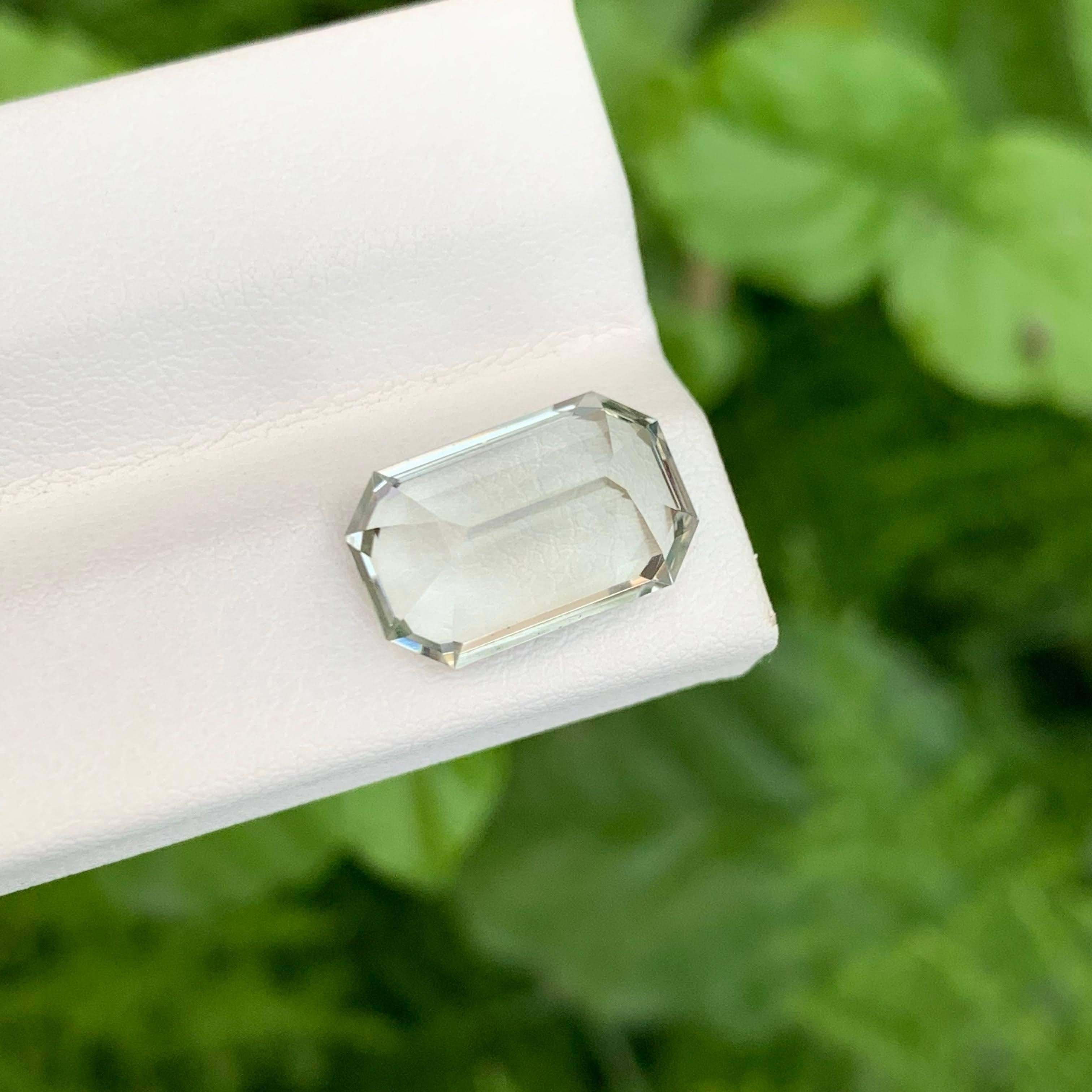 4.85 carats Greenish Amethyst Stone Emerald Cut Natural Brazilian Gemstone For Sale 2