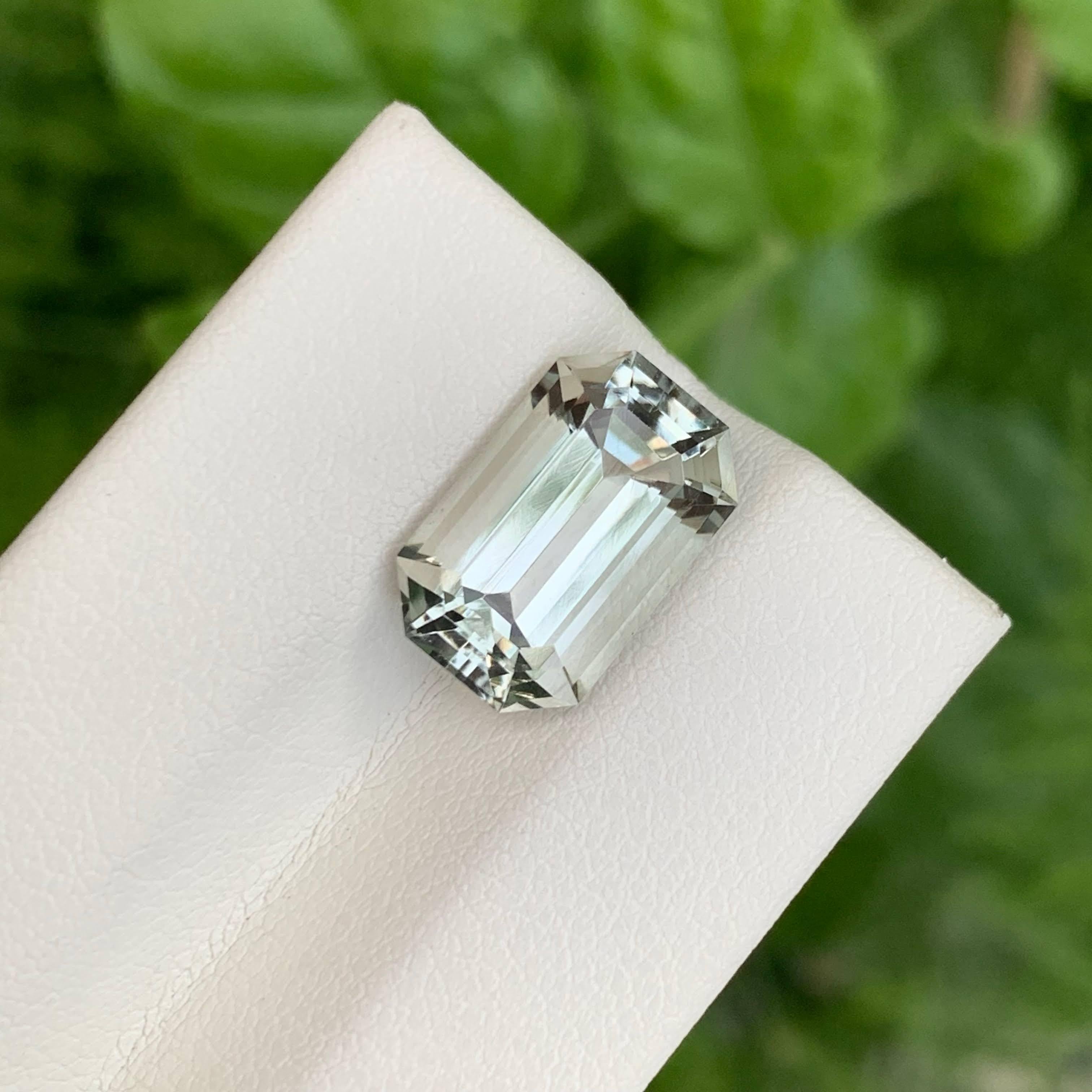 4.85 carats Greenish Amethyst Stone Emerald Cut Natural Brazilian Gemstone For Sale 3