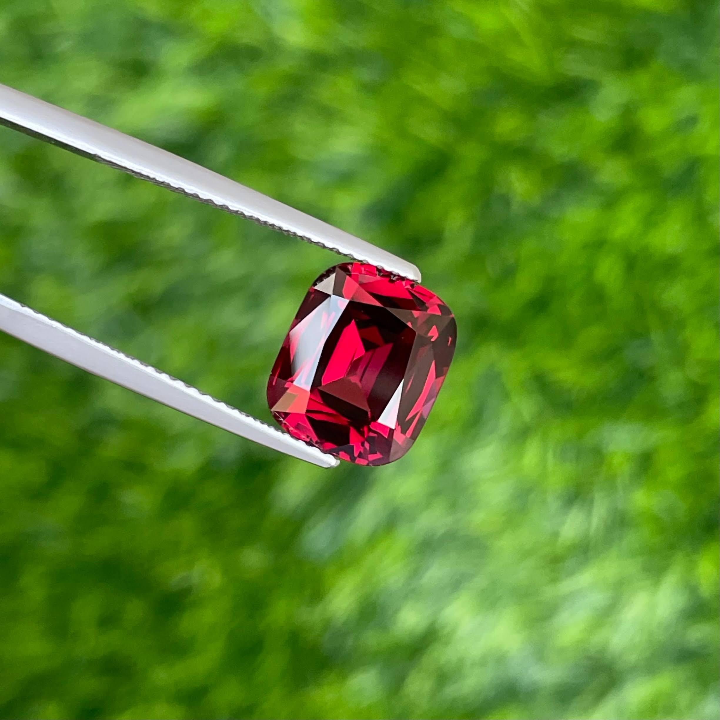 Poids 4,85 carats 
Dimensions 10,4x8,8x5,8 mm
Traitement aucun 
Origine Tanzanie 
Clarté de l'œil 
Coussin de forme 
Coupe fantaisie coussin 


Voici une superbe pierre de grenat rouge de 4.85 carats, magnifiquement taillée en coussin pour mettre en