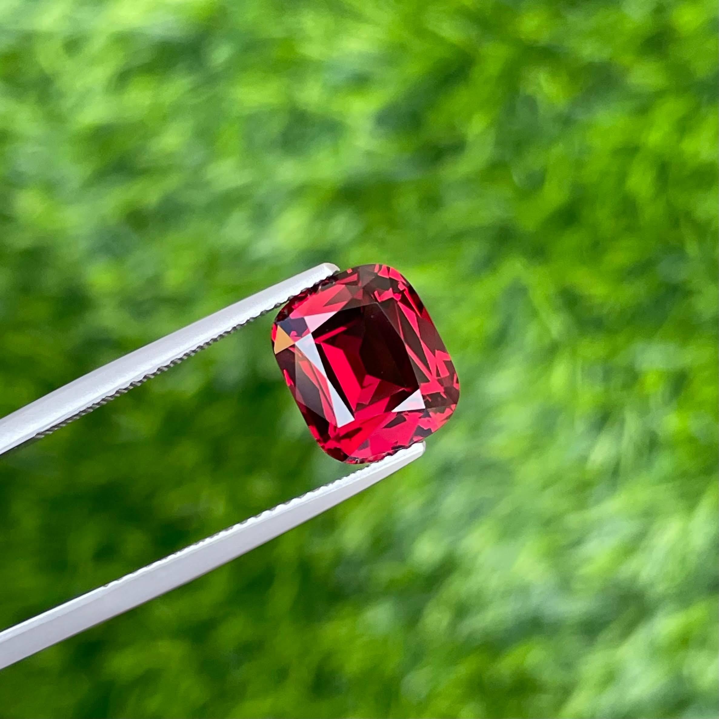 Taille coussin 4.85 carats Red Garnet Stone Cushion Cut Natural Tanzanian Gemstone (pierre précieuse tanzanienne) en vente