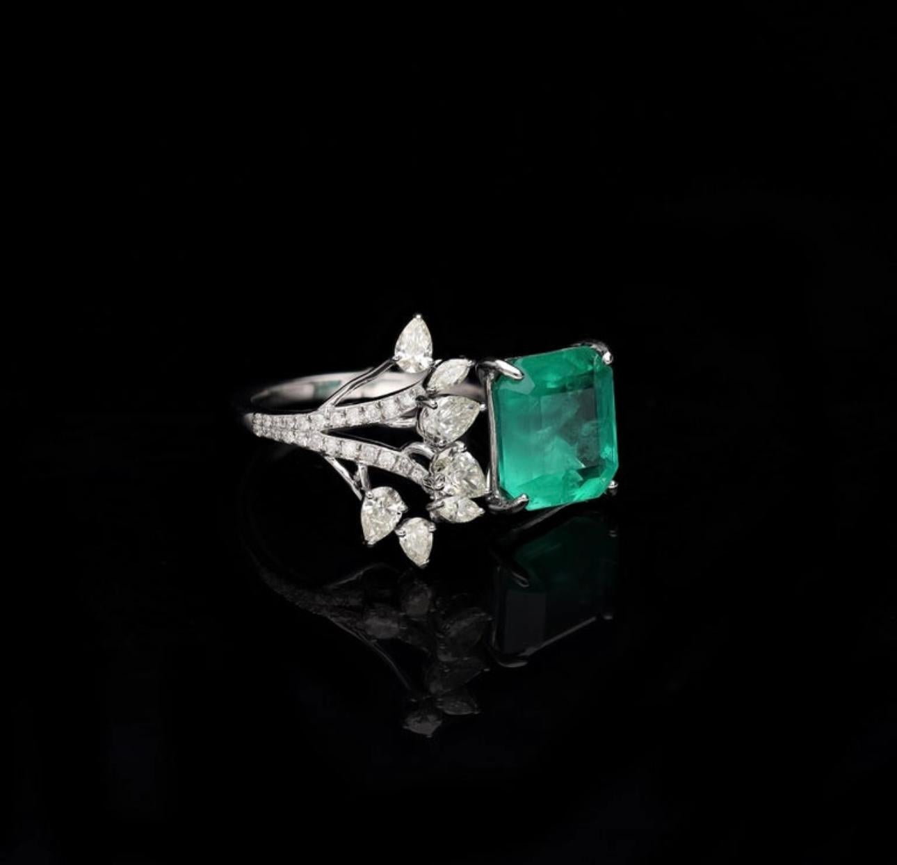 4.85 Ct Emerald Cut Emerald & 0.92 Ct Diamond Bypass Ring in 18 Kt Gold Size 7 Neuf - En vente à New York, NY