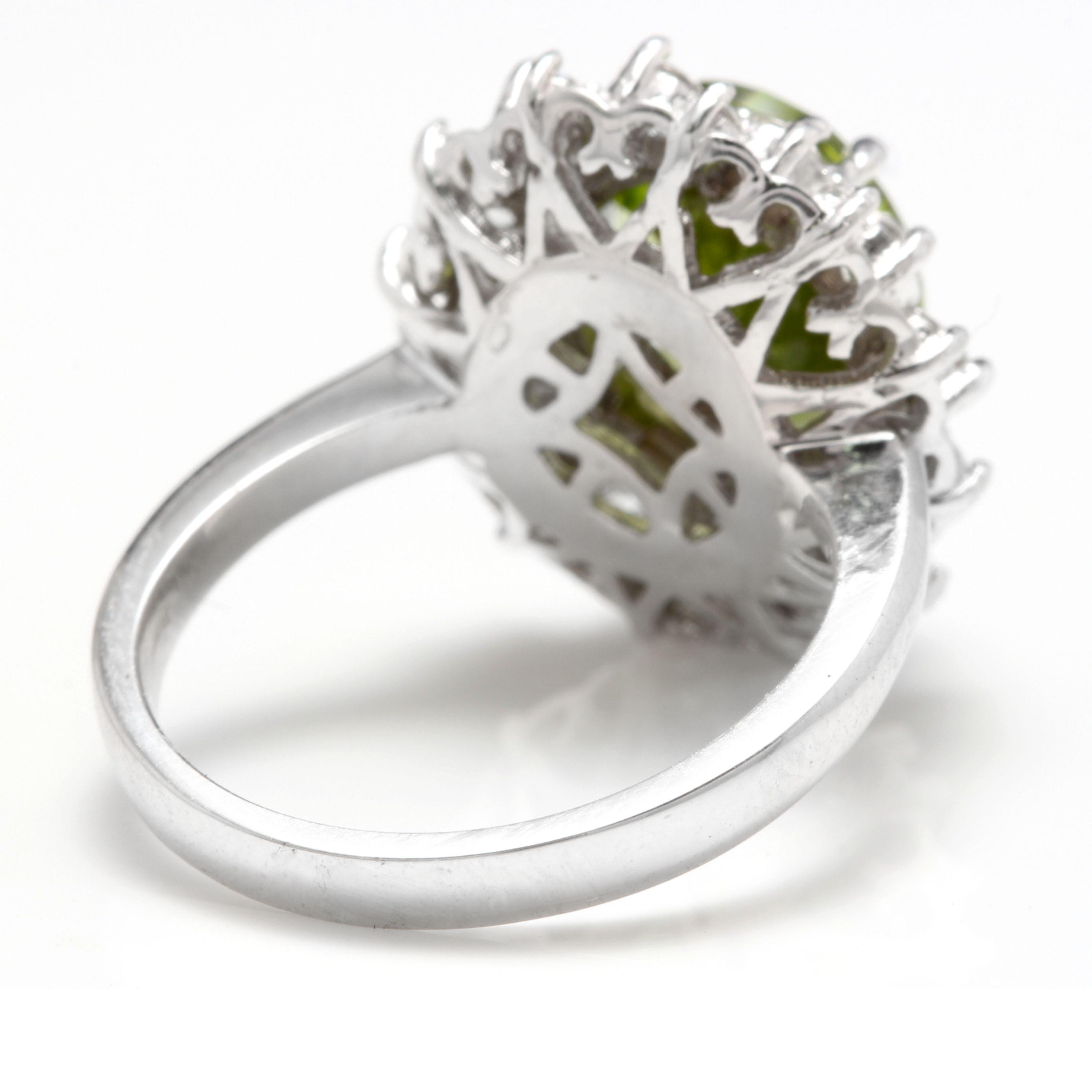 4.85 Ct Natural Very Nice Looking Peridot and Diamond 14K Solid White Gold Ring In New Condition For Sale In Los Angeles, CA