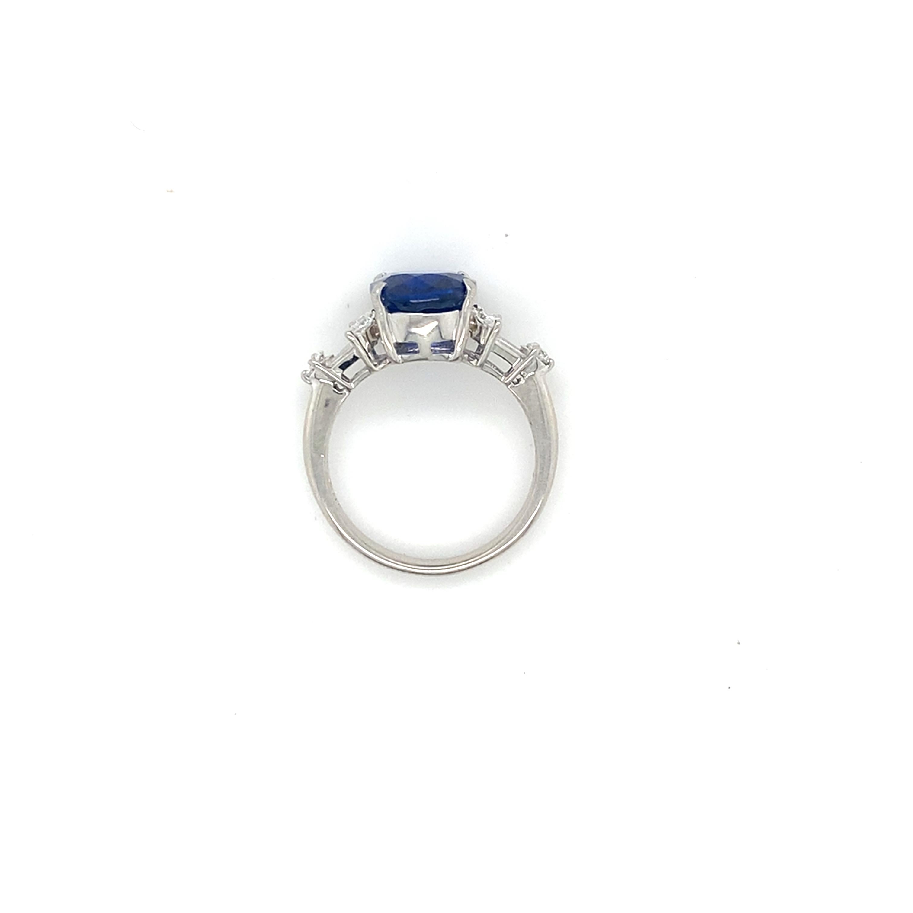4.85 Sapphire Diamond Ring with 0.40 Carat of Diamonds For Sale 3