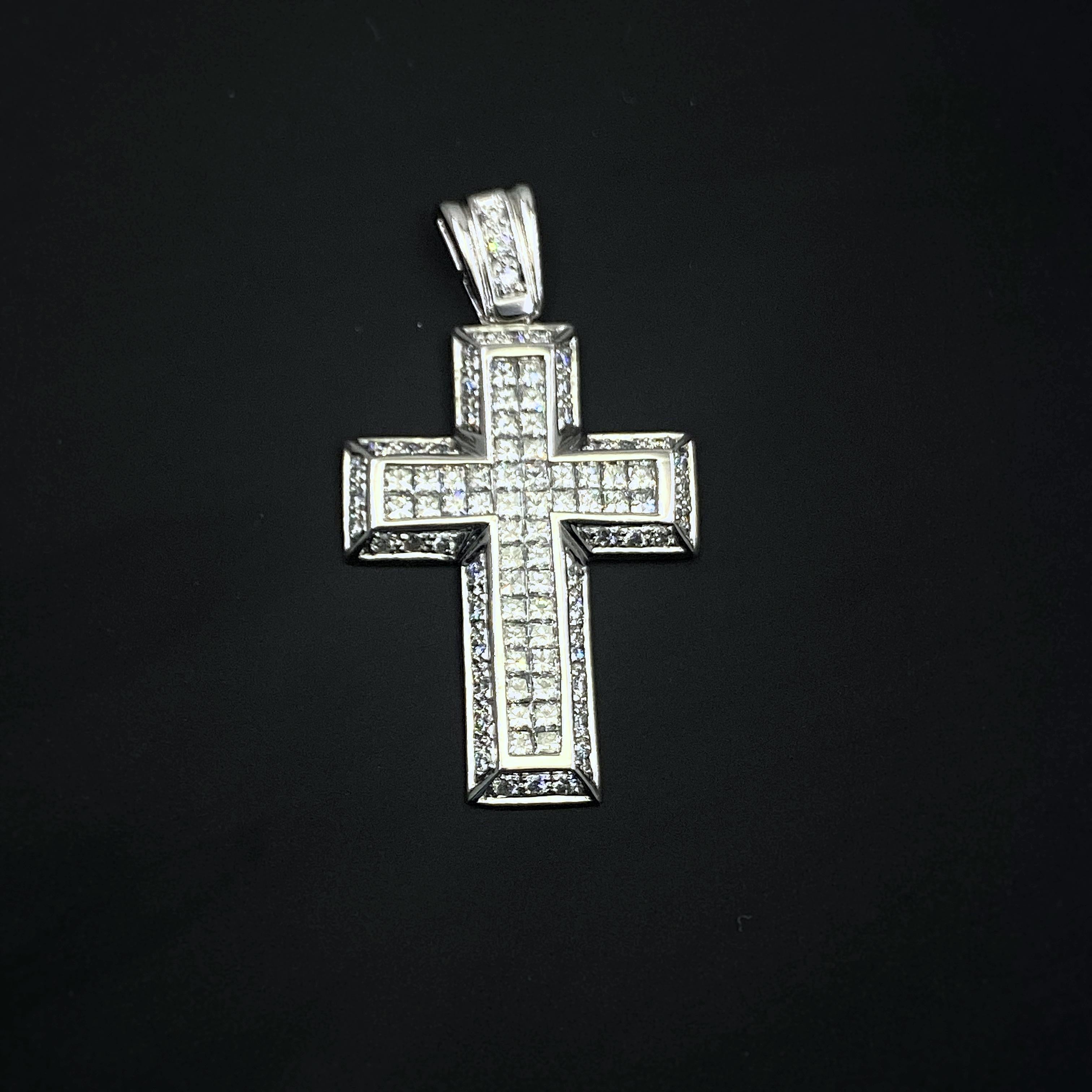 4.85 Carat Round and Princess Diamond Cross Pendant 14 Karat White Gold In Excellent Condition In San Diego, CA