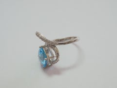 No Reserve- 4,85 Karat Kissenschliff Blauer Topas & CZ Sterling Silber Wavy Mode Ring