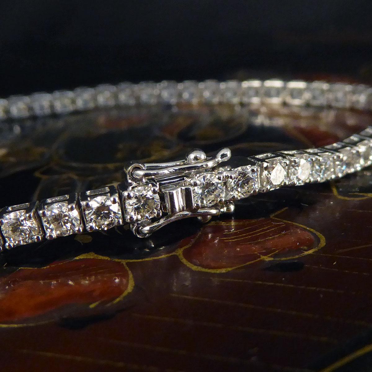4.85ct Round Brilliant Cut Diamond Tennis Bracelet Set in 18ct White Gold In Excellent Condition In Yorkshire, West Yorkshire