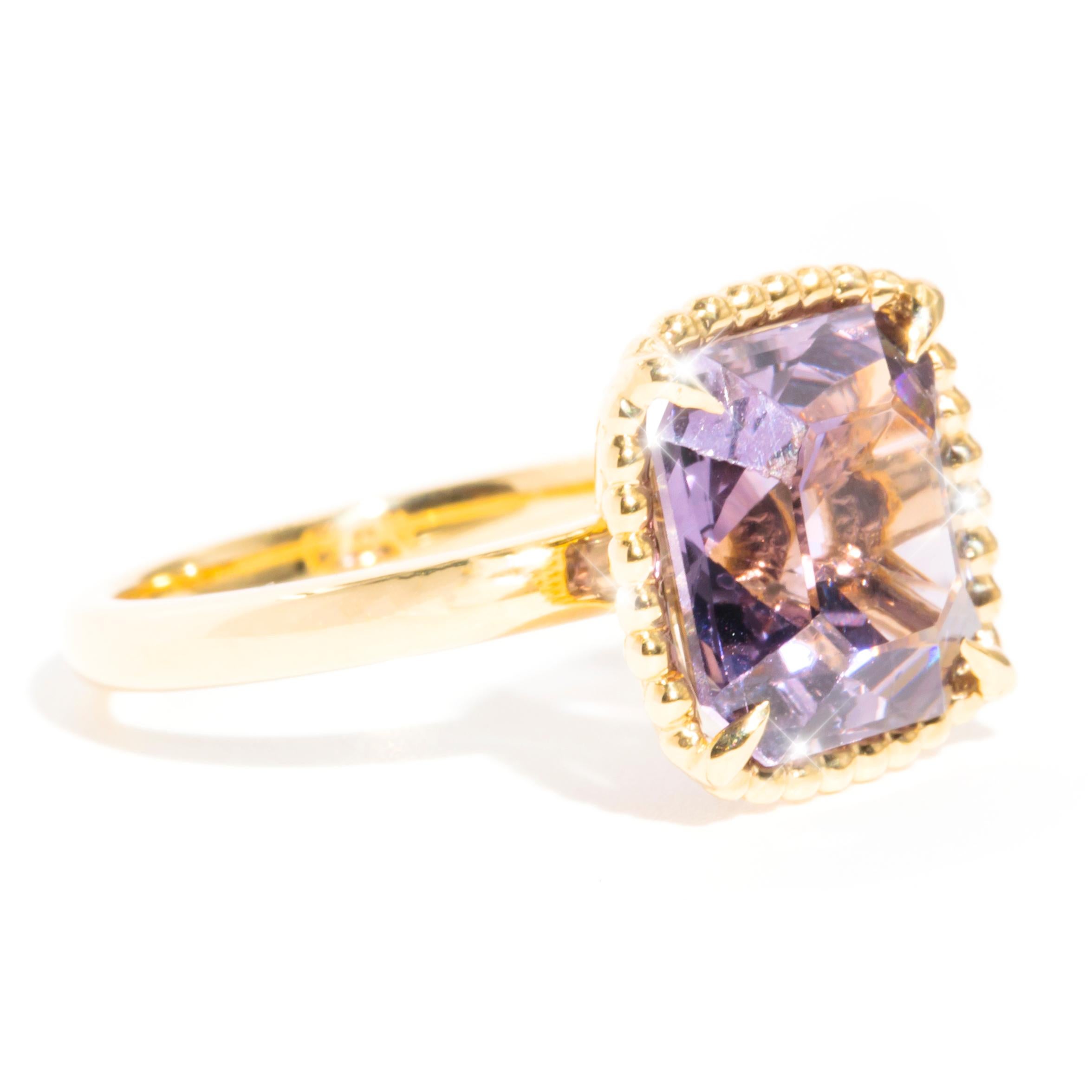 4.86 Carat Asscher Cut Purple Spinel 18 Carat Yellow Gold Vintage Cluster Ring In Good Condition For Sale In Hamilton, AU