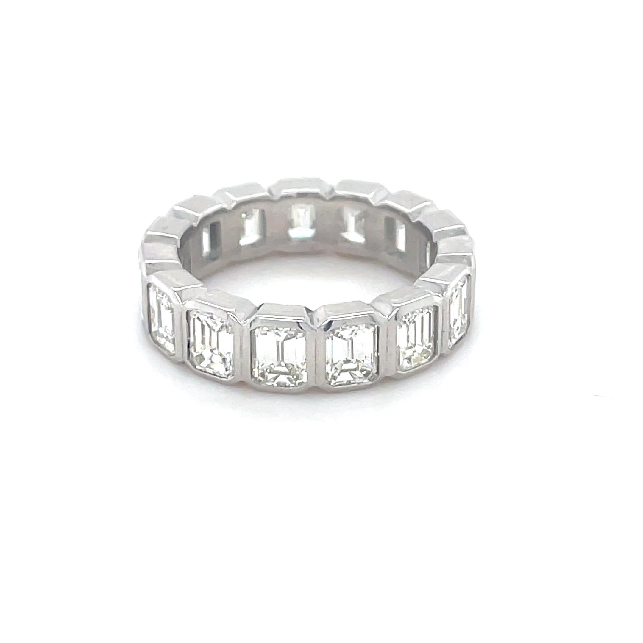 This unique ring boasts 15 emerald cut diamonds weighing a total of 4.86 carats. Bezel set in platinum, this ring is beautifully crafted and very comfortable - perfect for everyday wear!

Ring size: 6 1/2
Metal: Platinum
Stamp: PLAT
Gross weight: