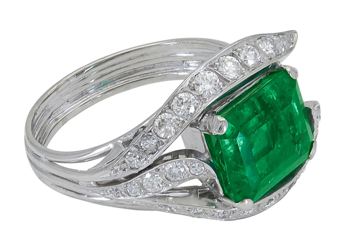 4,86 Karat Grüner Smaragd und Diamant Cocktail-Ring (Art déco) im Angebot