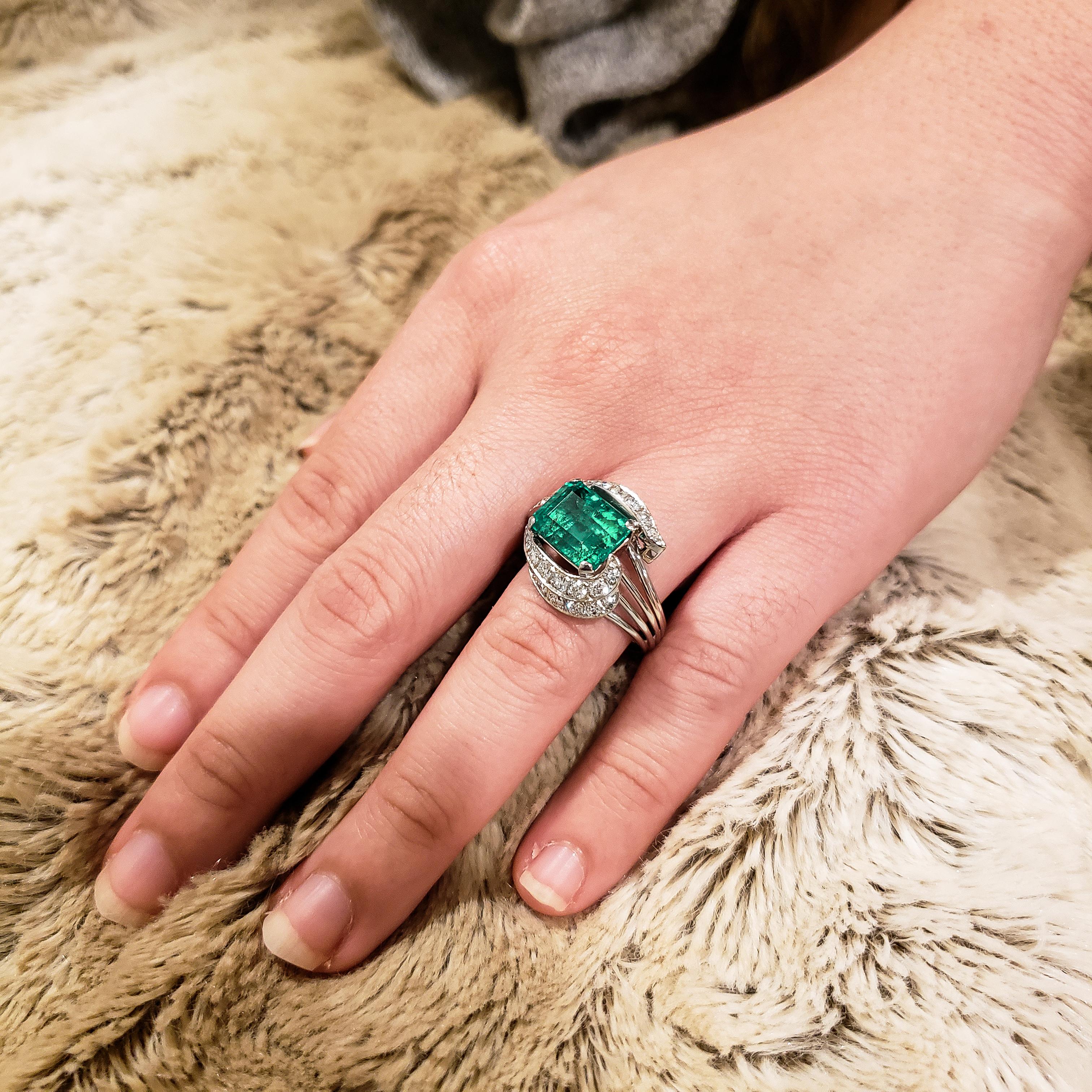 4.86 Carat Green Emerald and Diamond Cocktail Ring In Good Condition For Sale In New York, NY