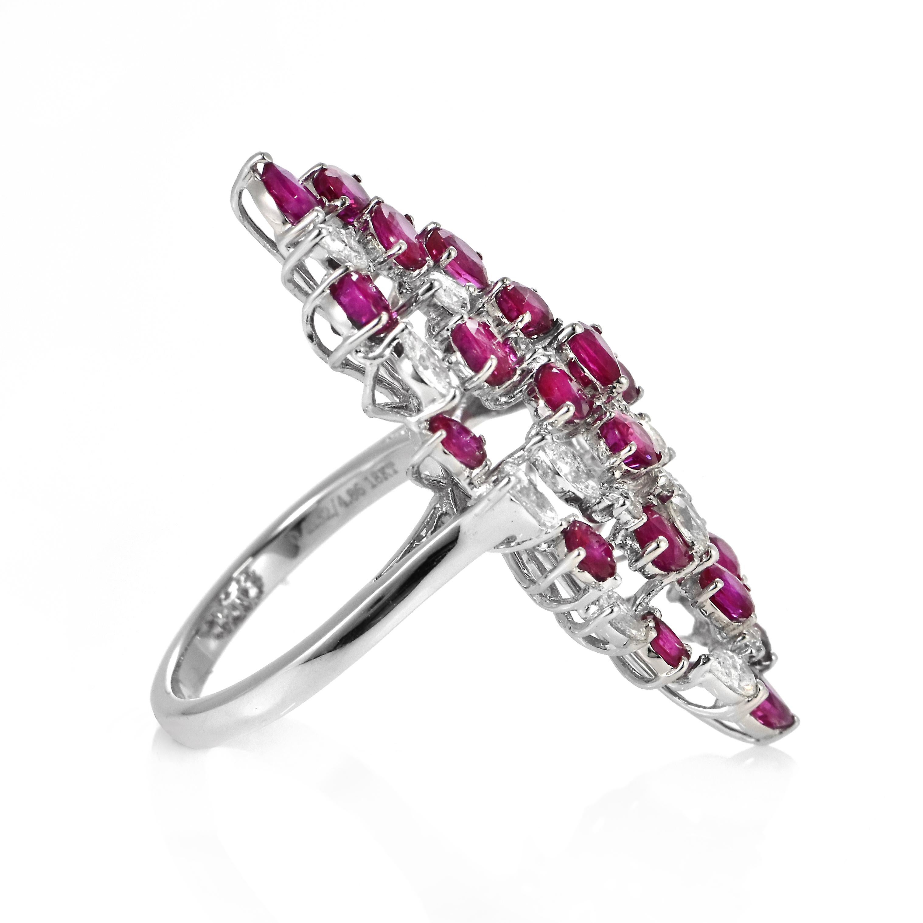 4,86 Karat natürlicher Rubin und Diamant-Cluster-Ring aus 18 Karat Weißgold im Angebot 4