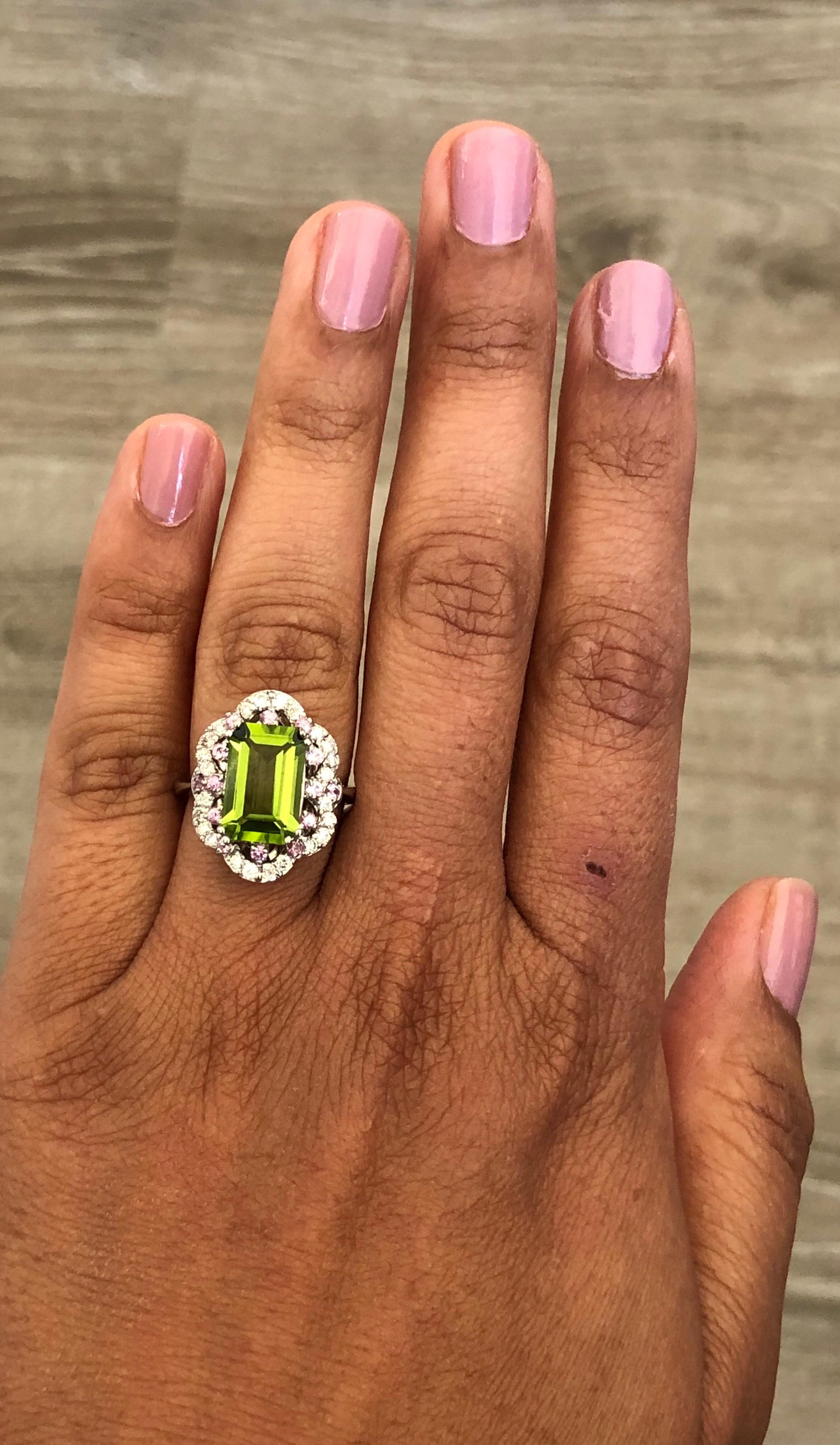 4.86 Carats Peridot Pink Sapphire Diamond 14 Karat Yellow Gold Cocktail Ring Pour femmes en vente