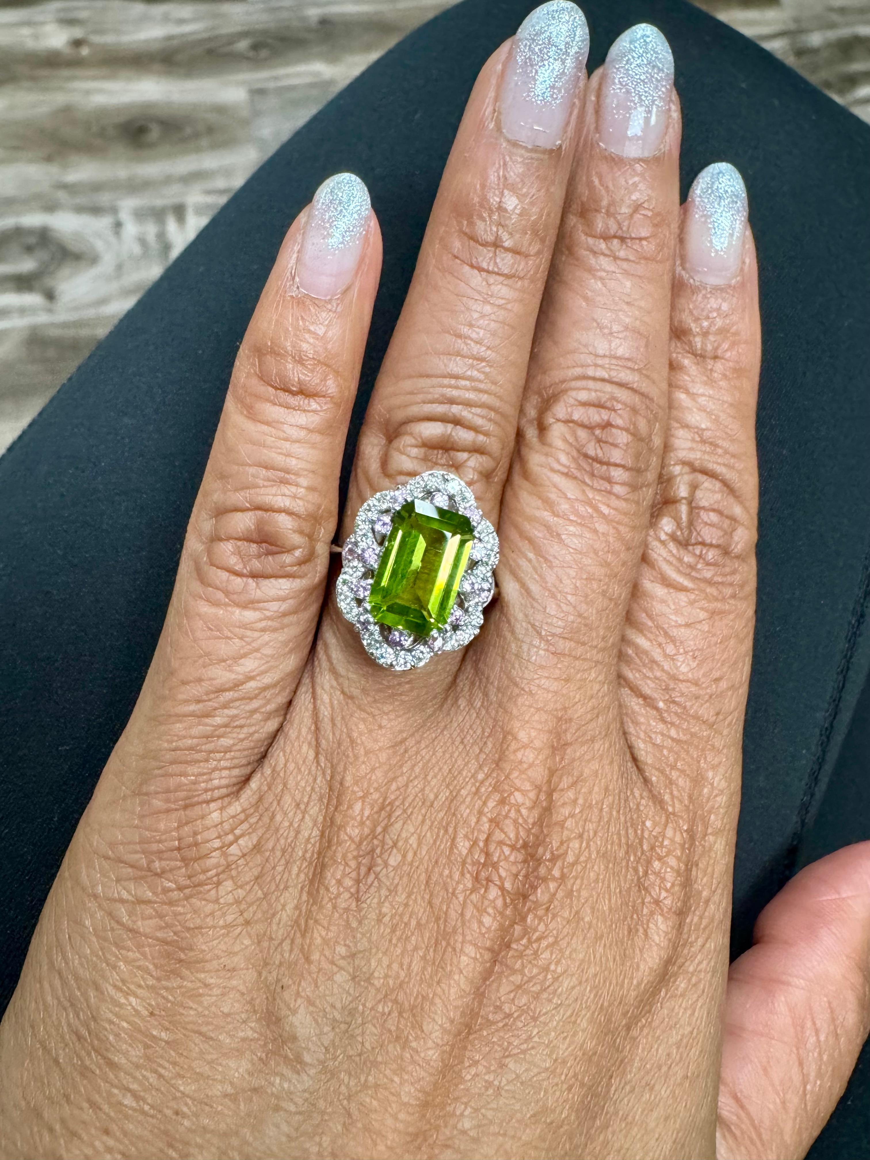 4.86 Carats Peridot Pink Sapphire Diamond 14 Karat Yellow Gold Cocktail Ring en vente 1