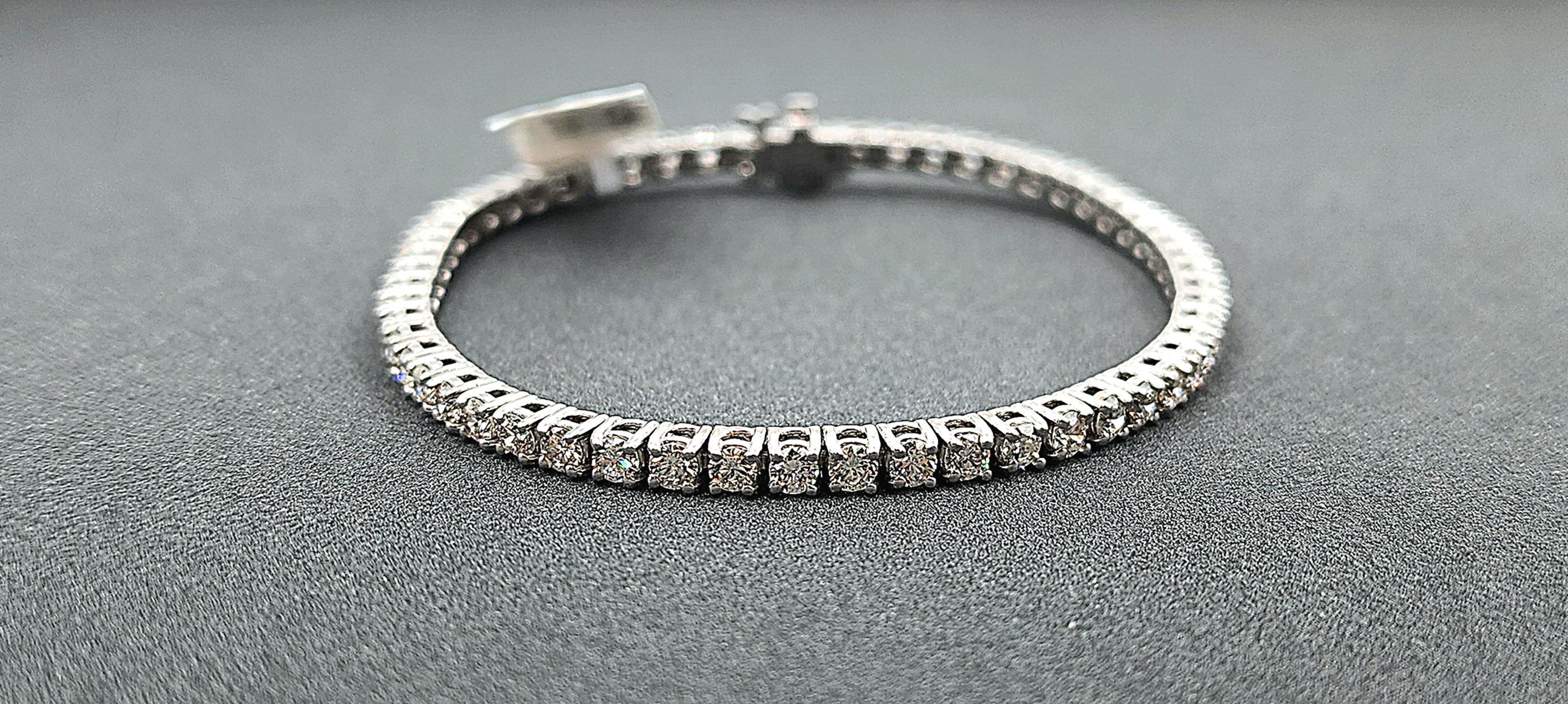 Bracciale tennis con diamanti da 4.86 carati in vendita 3