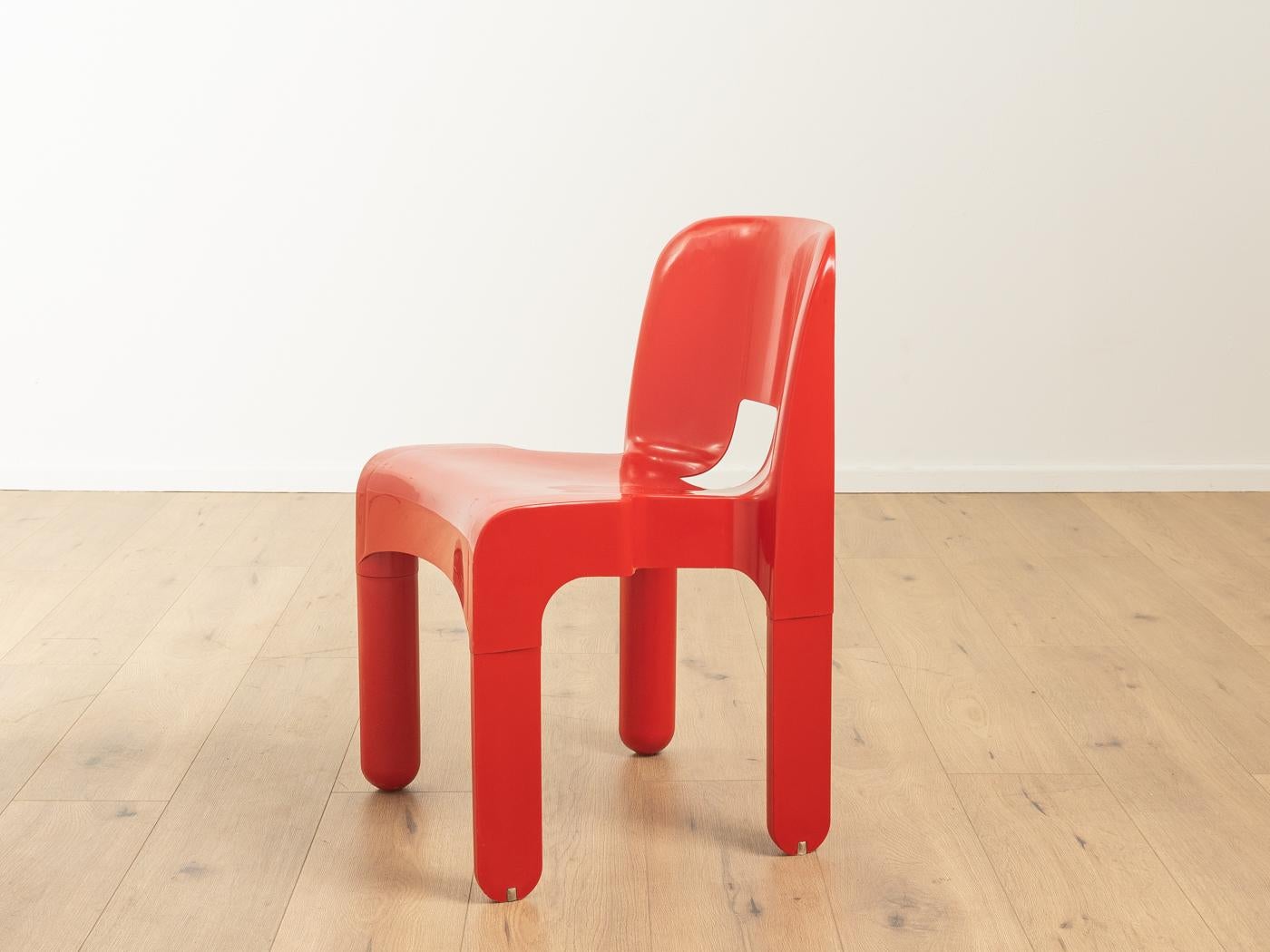 Set di sedie 4867 di Joe Colombo per Kartell del 1979. Telaio di alta qualità in policarbonato rosso stampato a iniezione. L'offerta comprende 5 sedie impilabili.

Caratteristiche di qualità:

    ottima lavorazione
    materiali di alta qualità
   