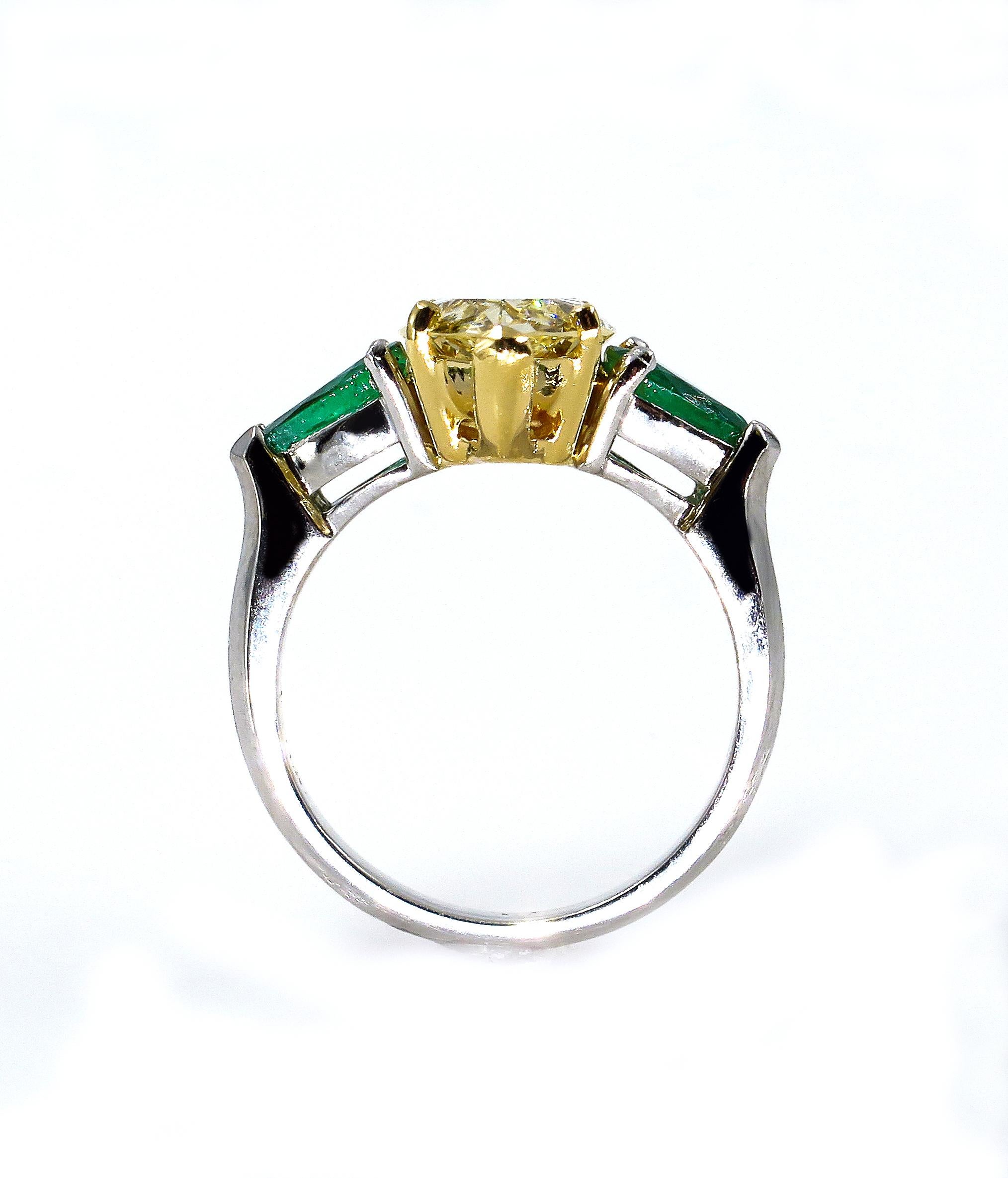 4.86ct Natural Fancy Yellow Marquise Diamond and Green Emerald Plat/YG Ring EGL In Good Condition In New York, NY