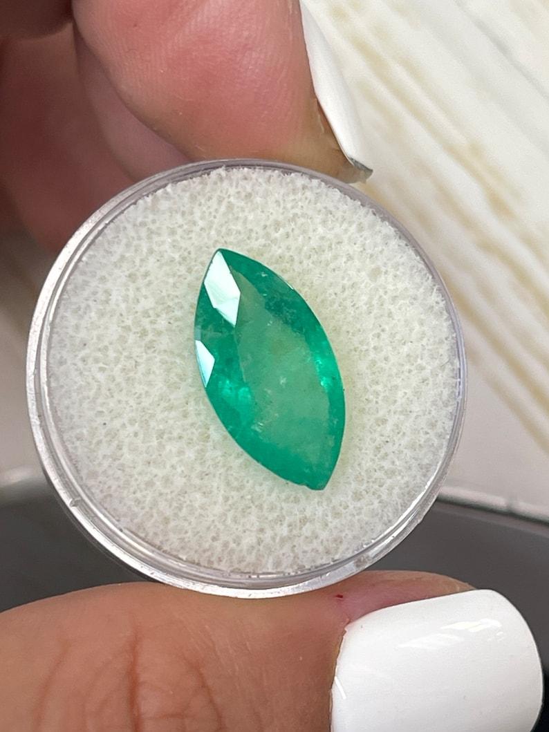 4,86cts 17x9 Natürlicher Grüner Marquise Kolumbianischer Smaragd - Erdgegrabener Edelstein (Moderne) im Angebot