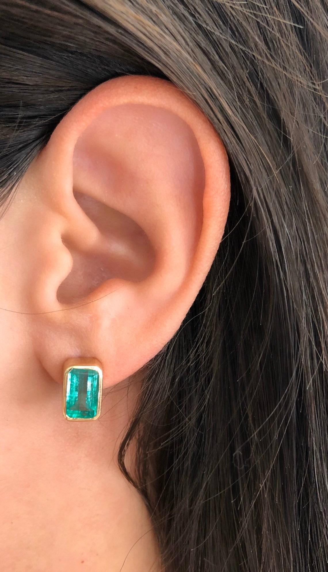Modern 4.86tcw VS Colombian Emerald Stud Earrings 14K, Minor Oil May Birthstone Natural For Sale