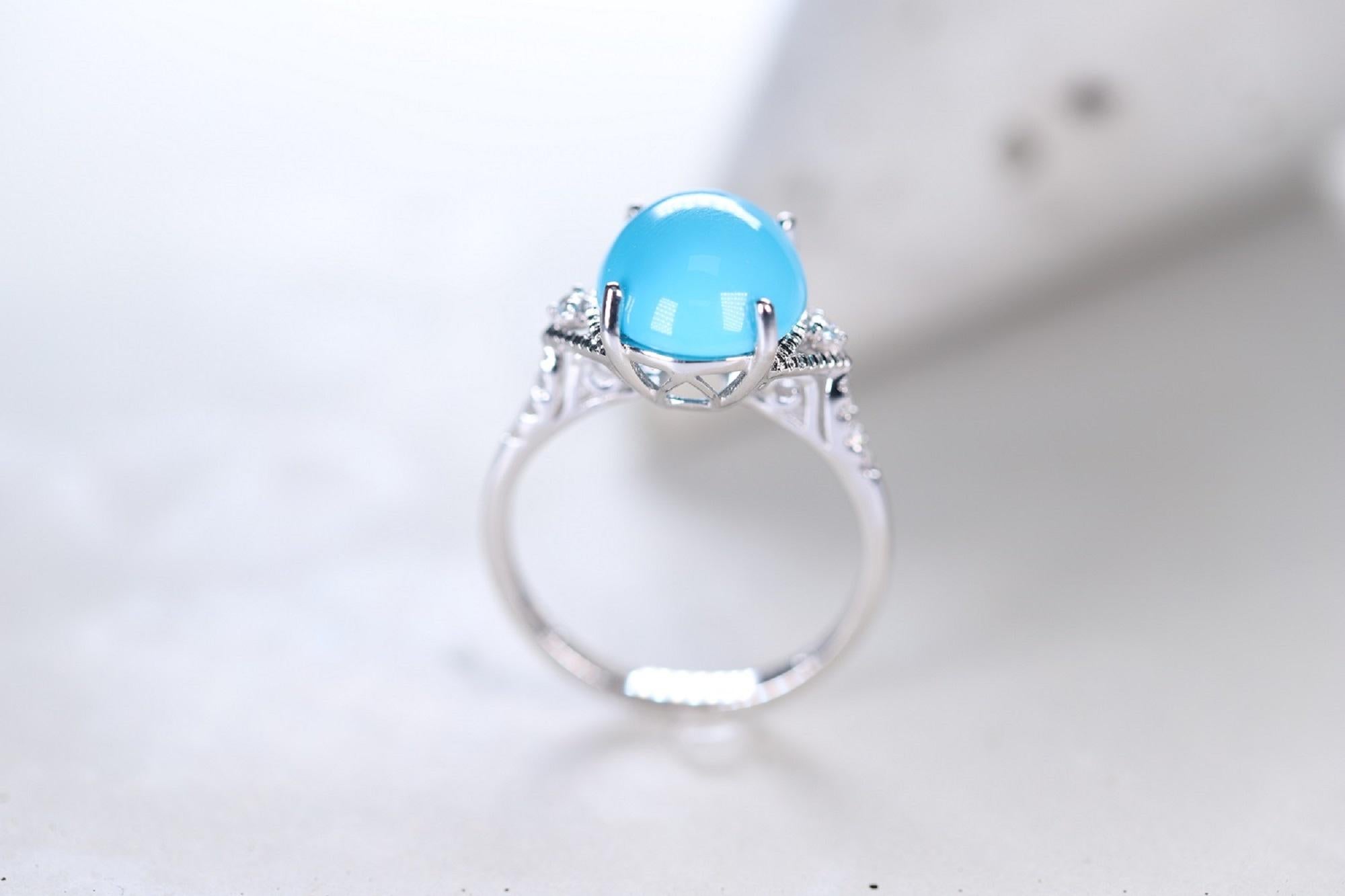 4.87 Carat Turquoise and 0.14 Carat Diamond 14 Karat White Gold Cocktail Ring In New Condition For Sale In New York, NY