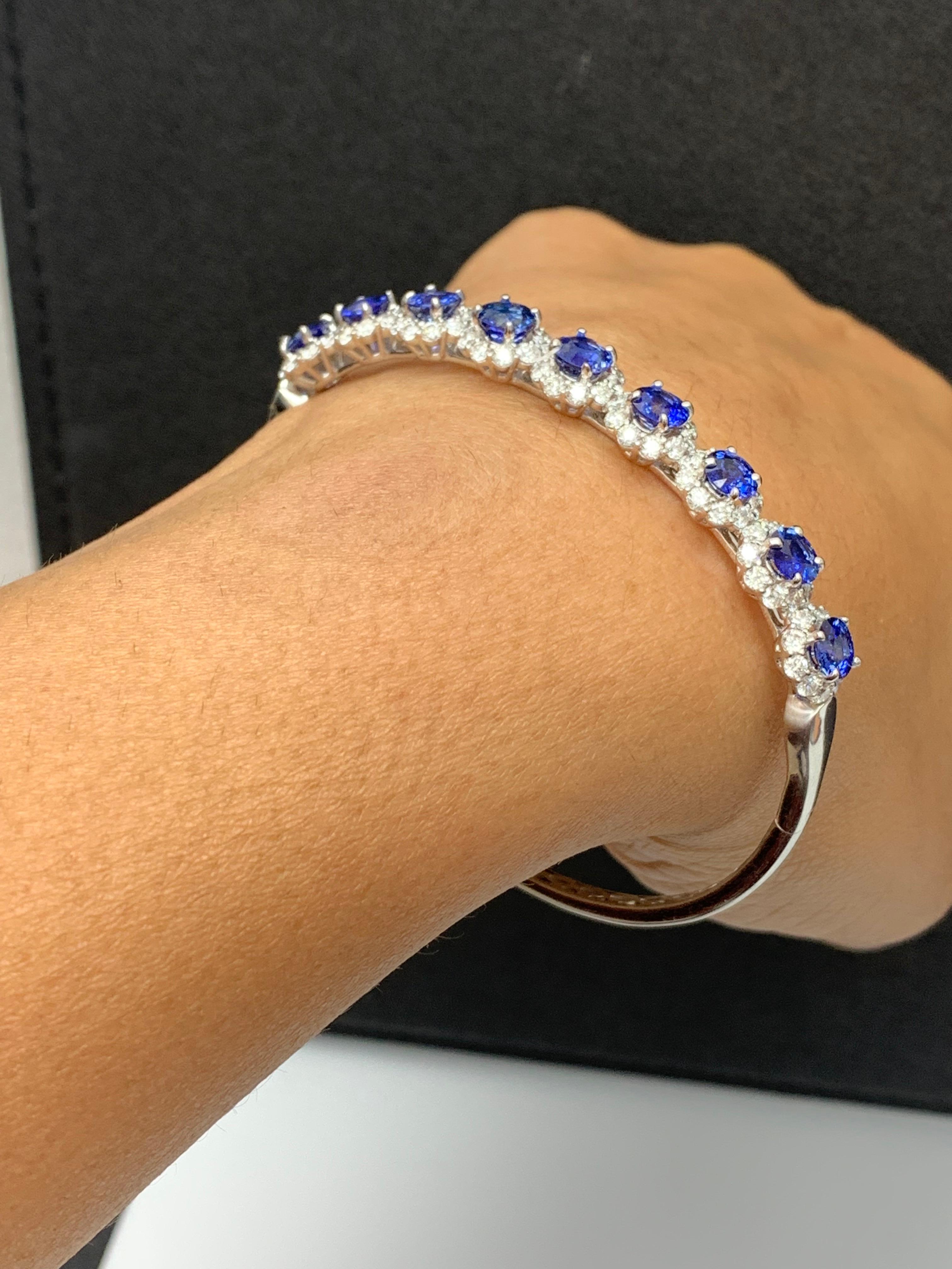 4.88 Carat Brilliant Cut Blue Sapphire Diamond Bangle Bracelet in 18k White Gold For Sale 1