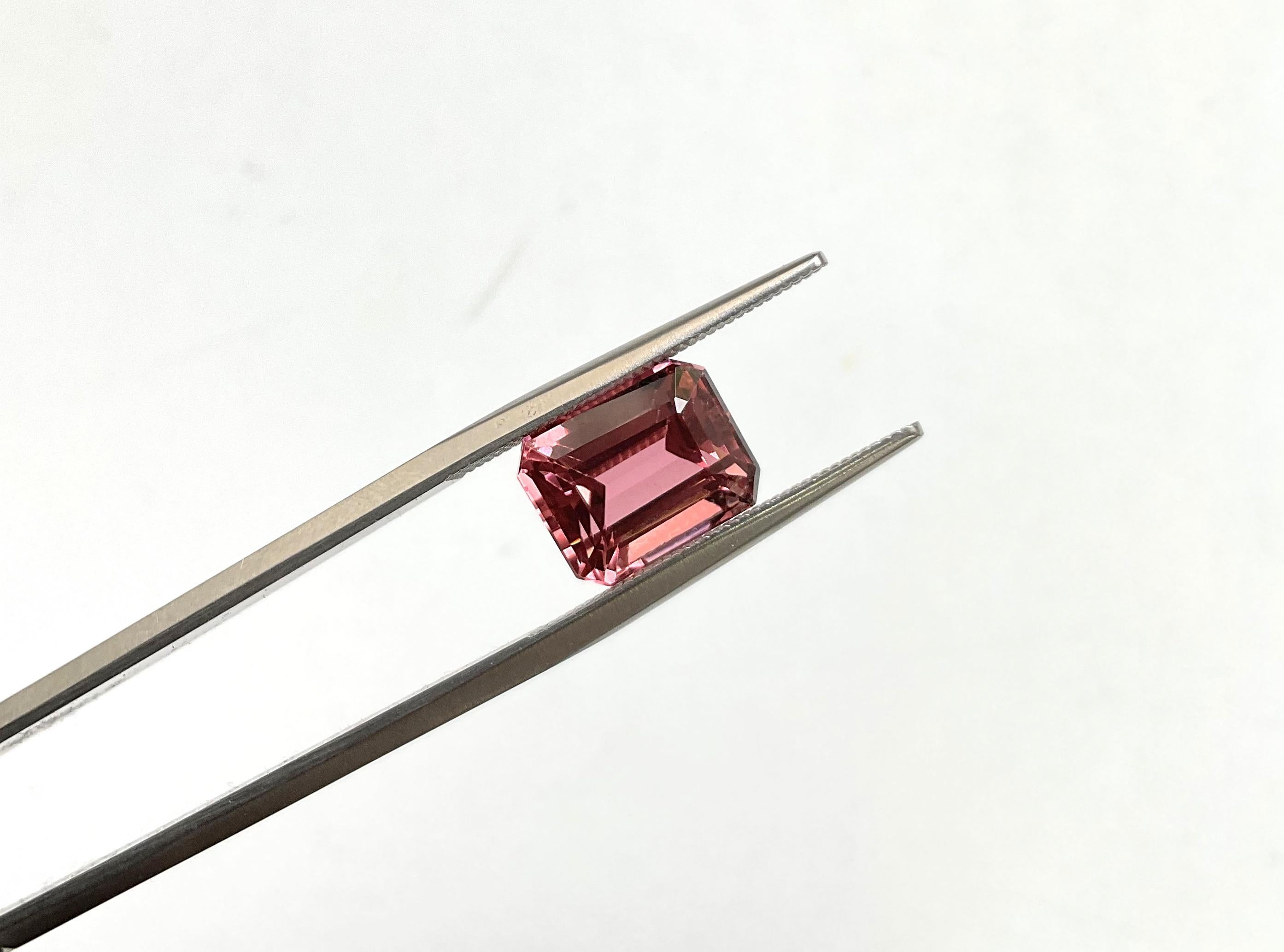 4,88 Karat Pfirsichrosa Turmalin Achteck Facettierter geschliffener Stein Top Qualität Natürlich für Damen oder Herren im Angebot