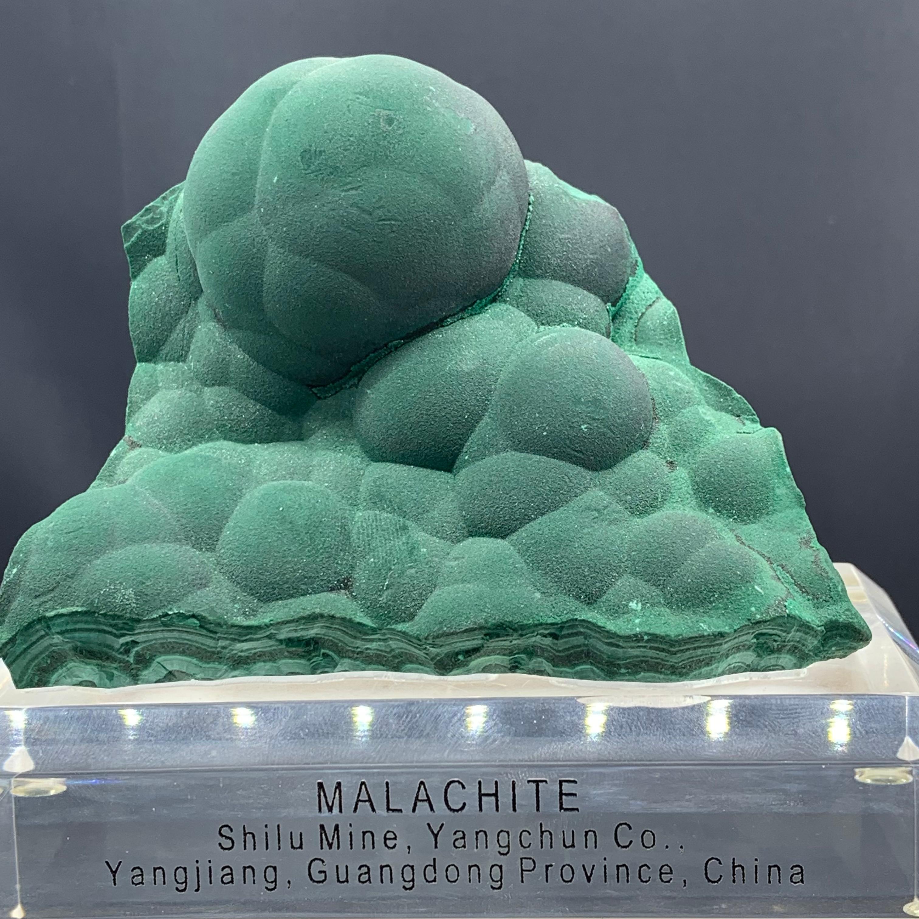 488.78 Gram Gorgeous Forest Green Malachite from Yangjiang Guangdong, China  For Sale 4