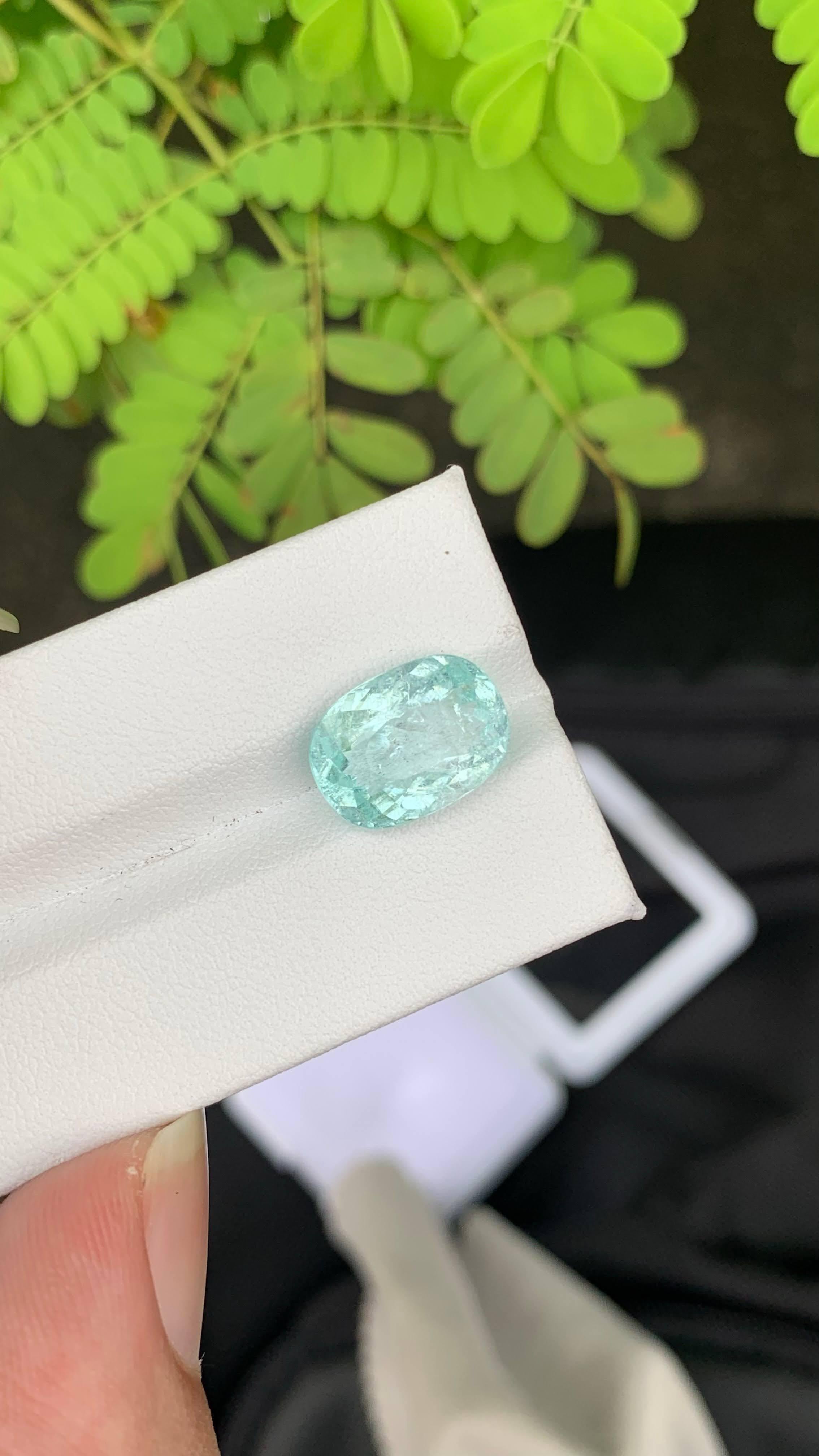 4,89 carati di tormalina Paraiba blu verde sciolta naturale con taglio ovale dal Mozambico in vendita 4