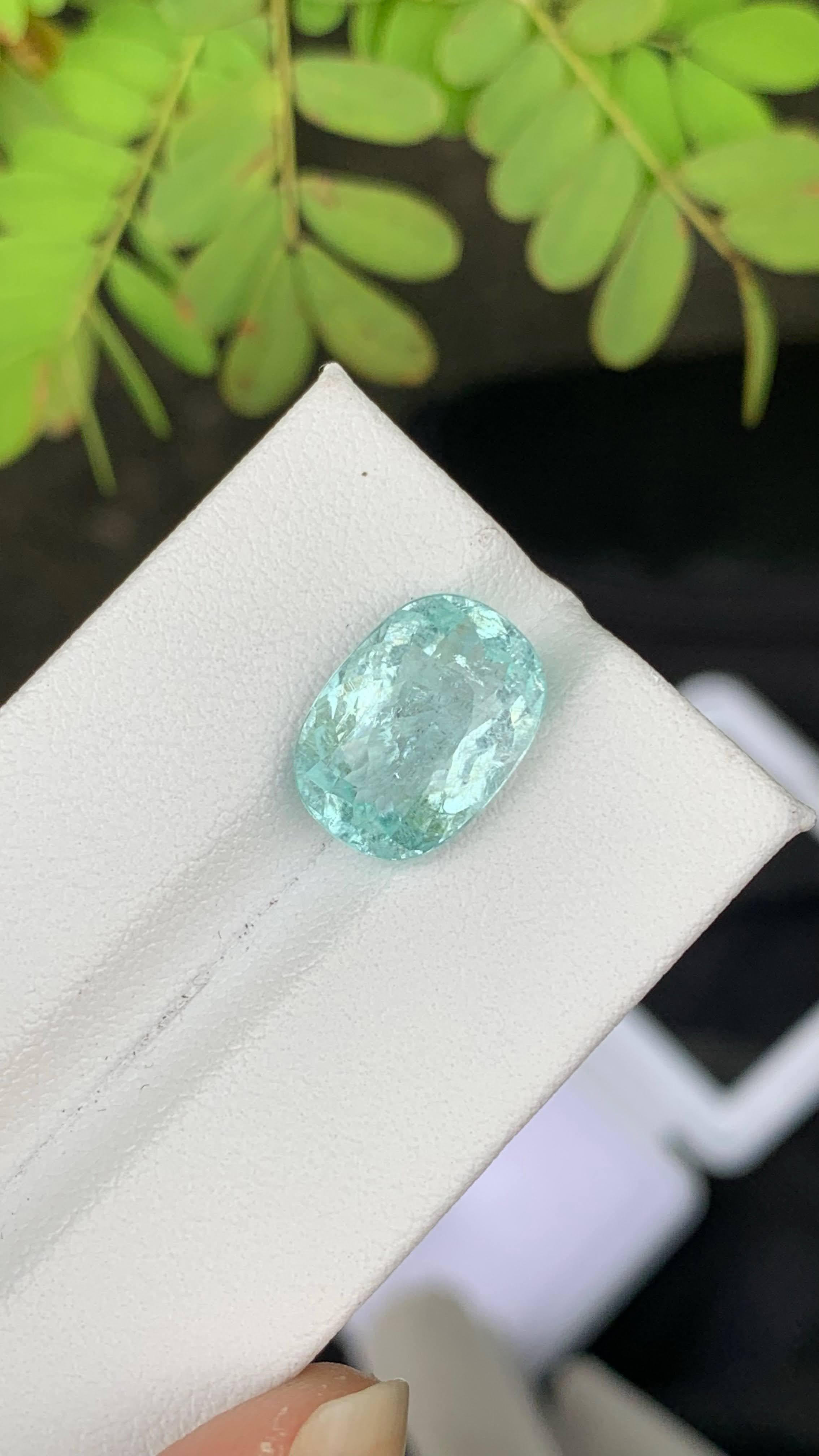 Moderno 4,89 carati di tormalina Paraiba blu verde sciolta naturale con taglio ovale dal Mozambico in vendita