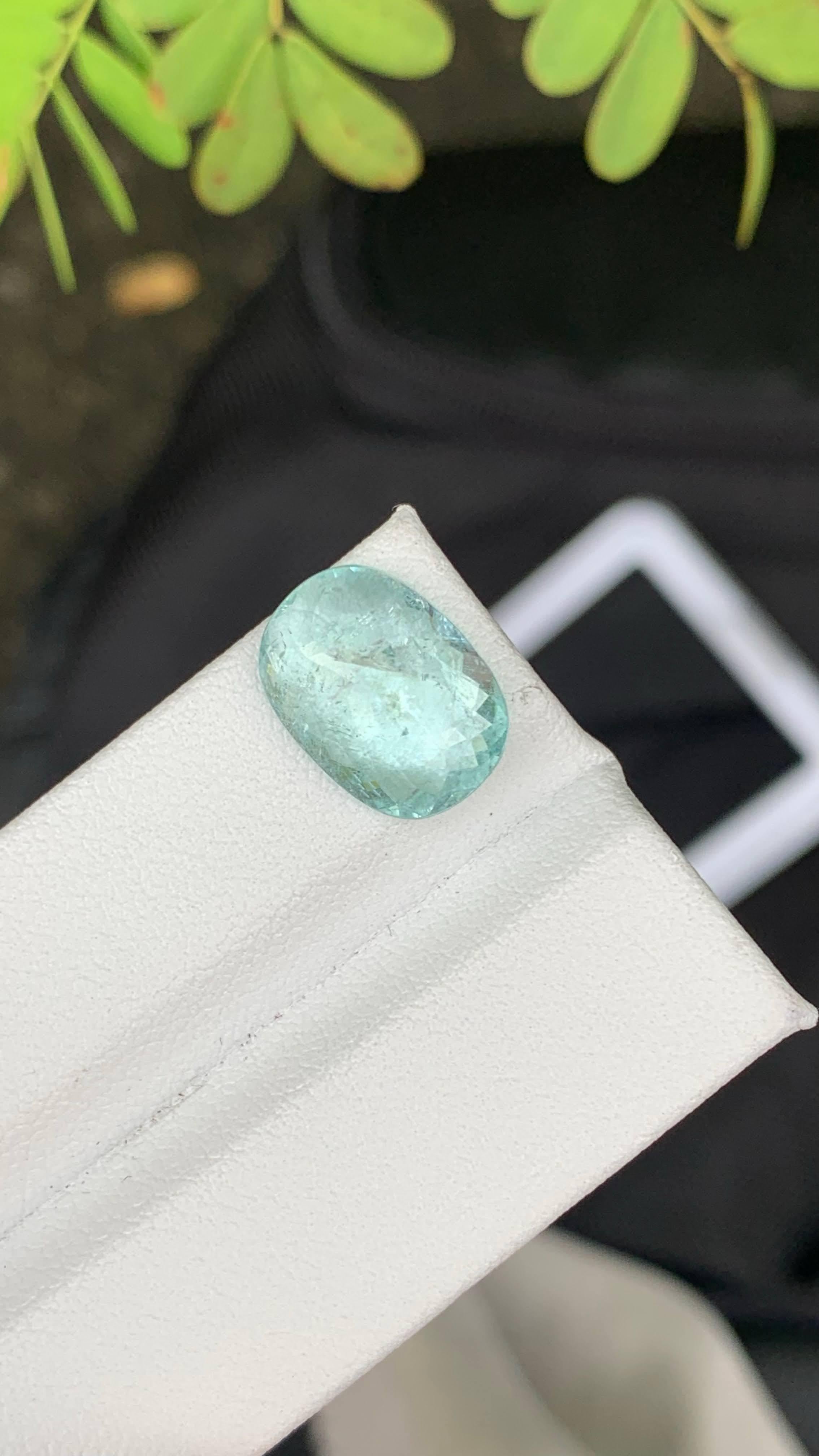 Taglio ovale 4,89 carati di tormalina Paraiba blu verde sciolta naturale con taglio ovale dal Mozambico in vendita