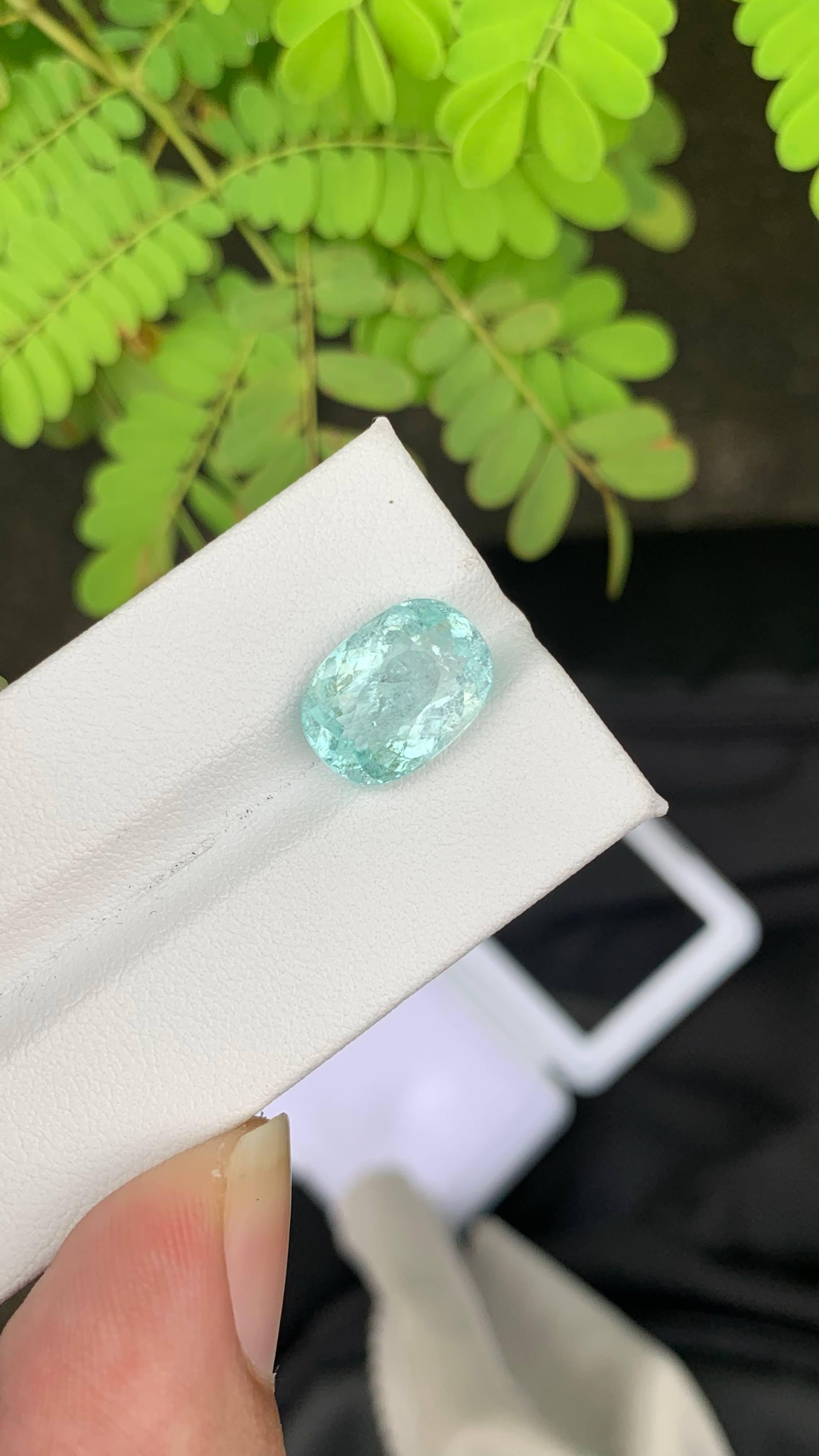 4,89 carati di tormalina Paraiba blu verde sciolta naturale con taglio ovale dal Mozambico in vendita 1