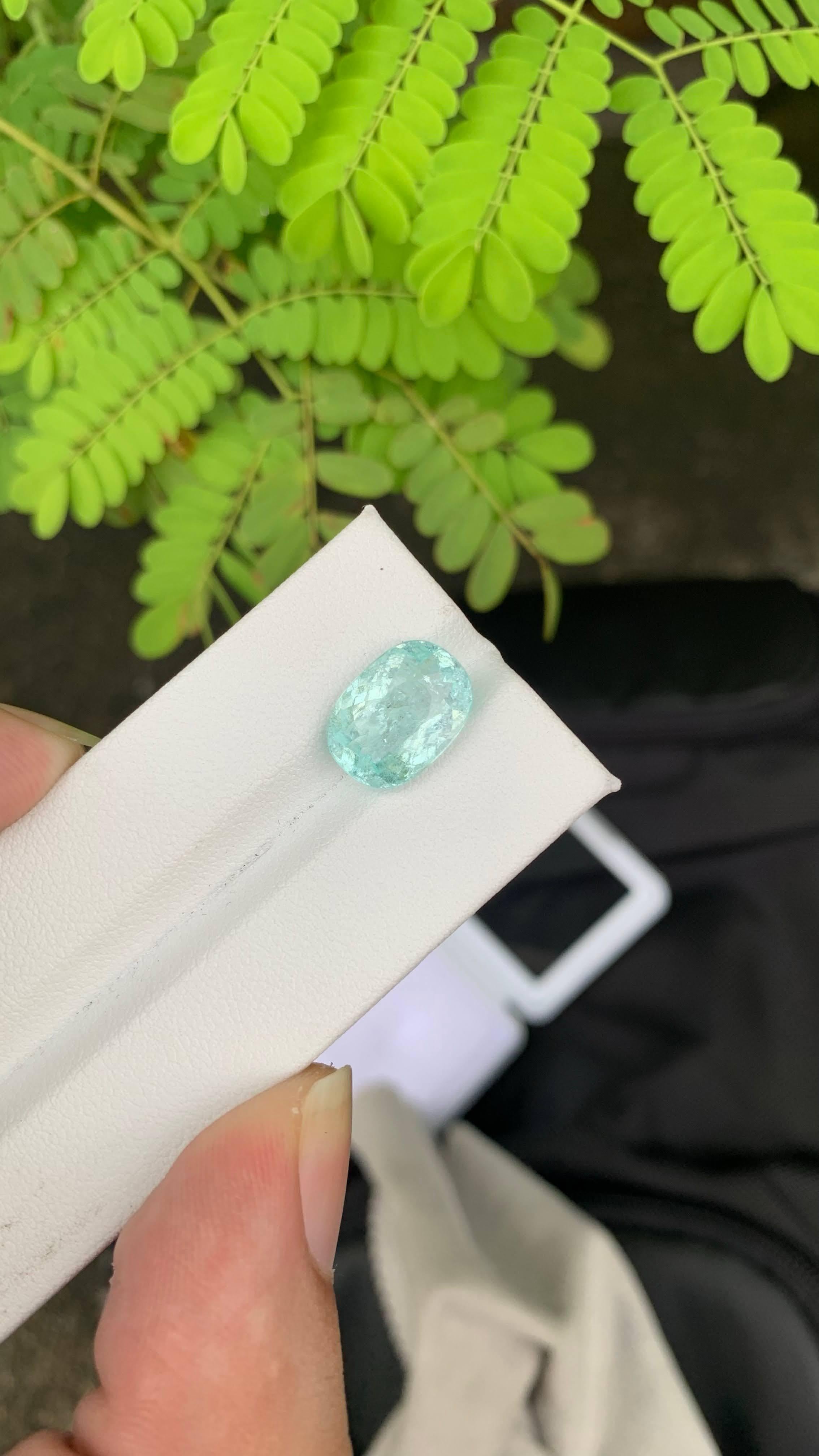 4,89 carati di tormalina Paraiba blu verde sciolta naturale con taglio ovale dal Mozambico in vendita 3