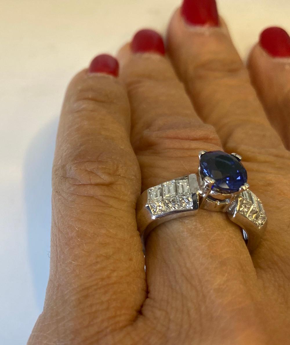 Contemporain Bague en Kyanite bleue de 4,70 carats et diamants de style invisible, 18 carats, qualité VS en vente