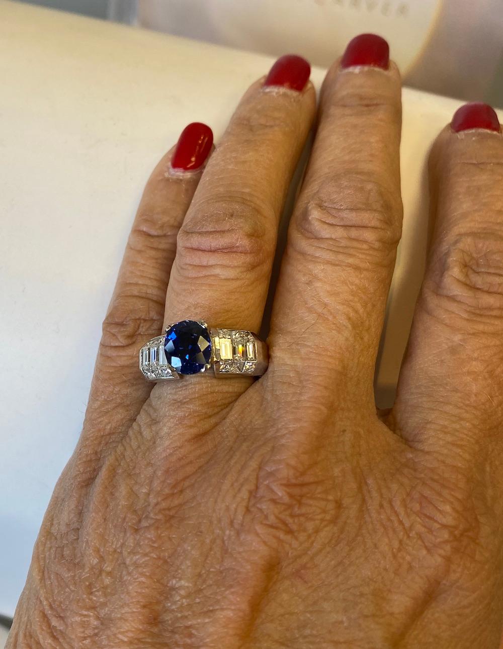 Taille ovale Bague en Kyanite bleue de 4,70 carats et diamants de style invisible, 18 carats, qualité VS en vente