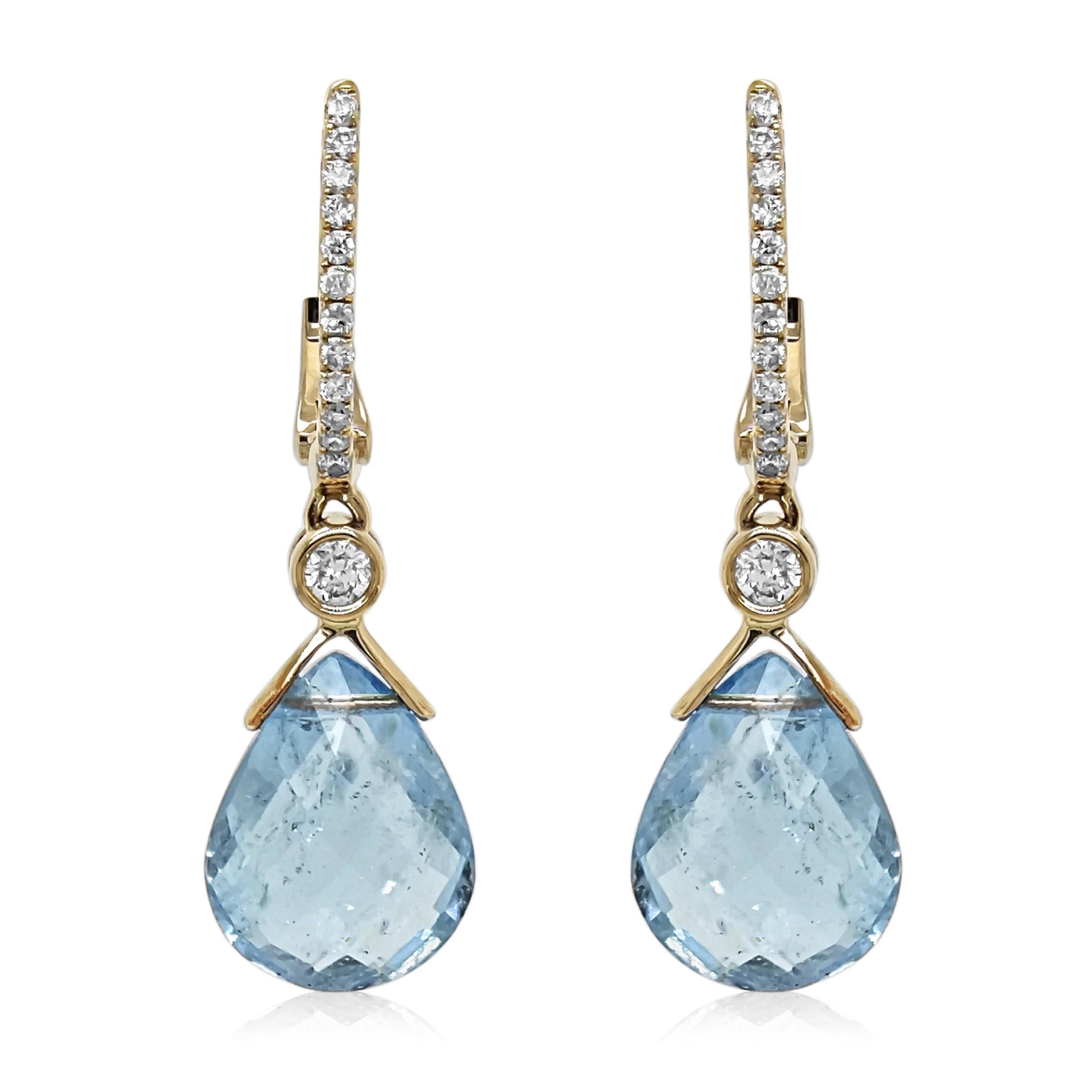 Pear Cut 4.89 Carats Aquamarine and White Diamond Yellow Gold Earrings For Sale