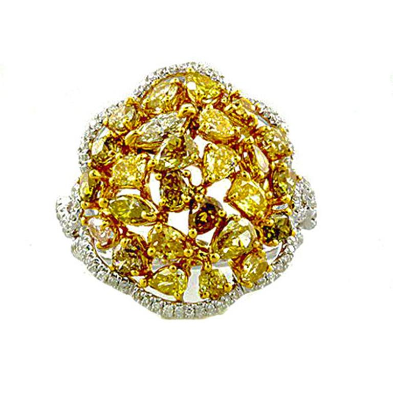 145 White and Fancy Diamonds: 4.89 Carats
Metal: 18K White Gold, 9.30 Grams
