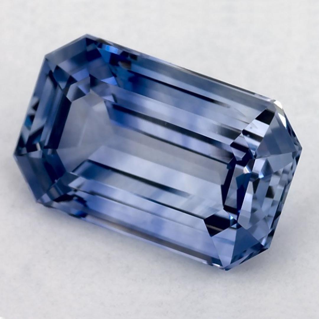 Pierre de naissance très précieuse du mois de septembre, d'un bleu ravissant. On pense qu'ils apportent chance et fortune dans la vie.

Explorez la vibrante collection d'émeraudes, de rubis et de saphirs de notre magasin, disponibles sous forme de