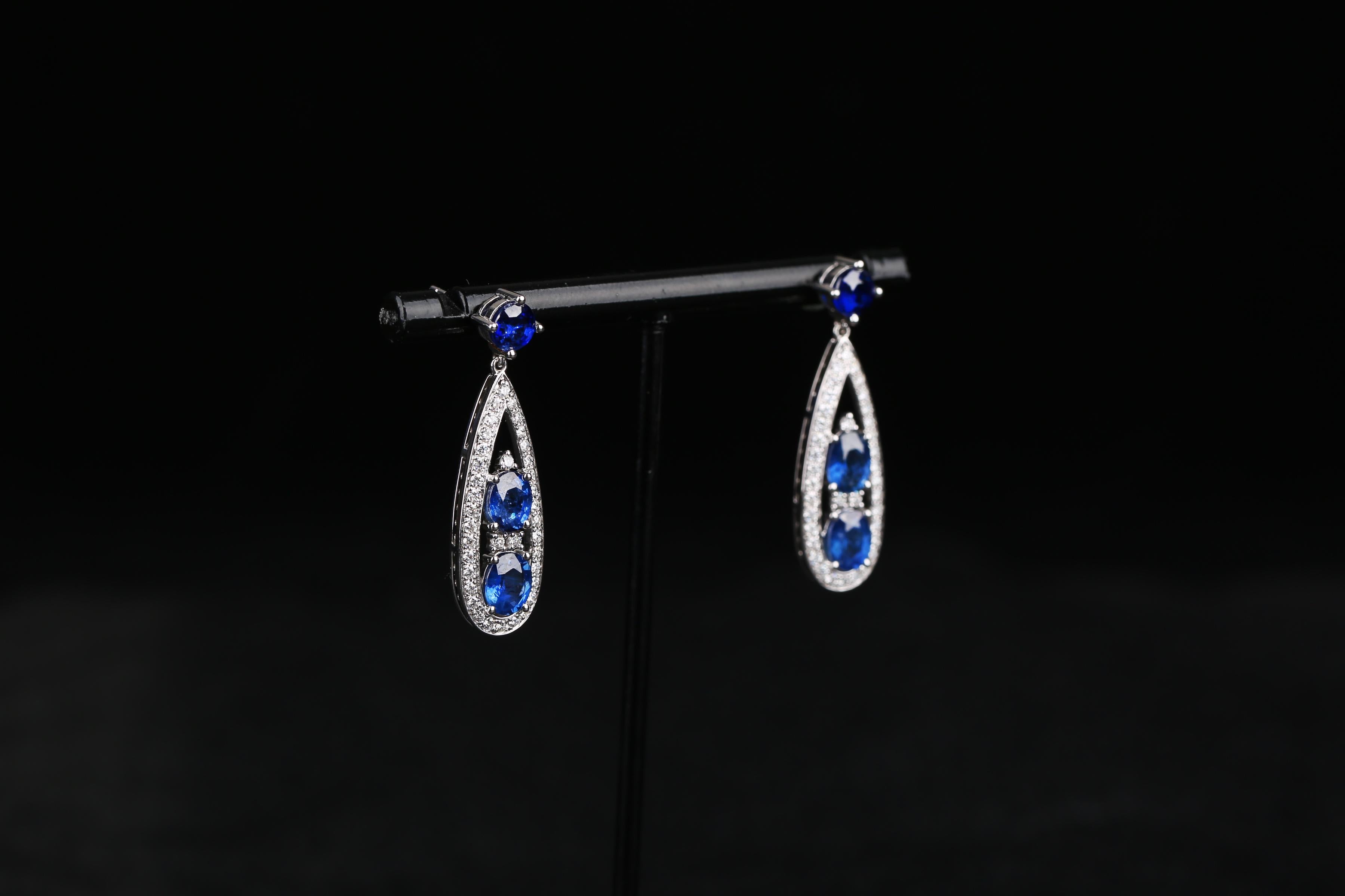 Eostre Blue Sapphire and Diamond Earring in 18K White Gold In New Condition For Sale In Melbourne, AU