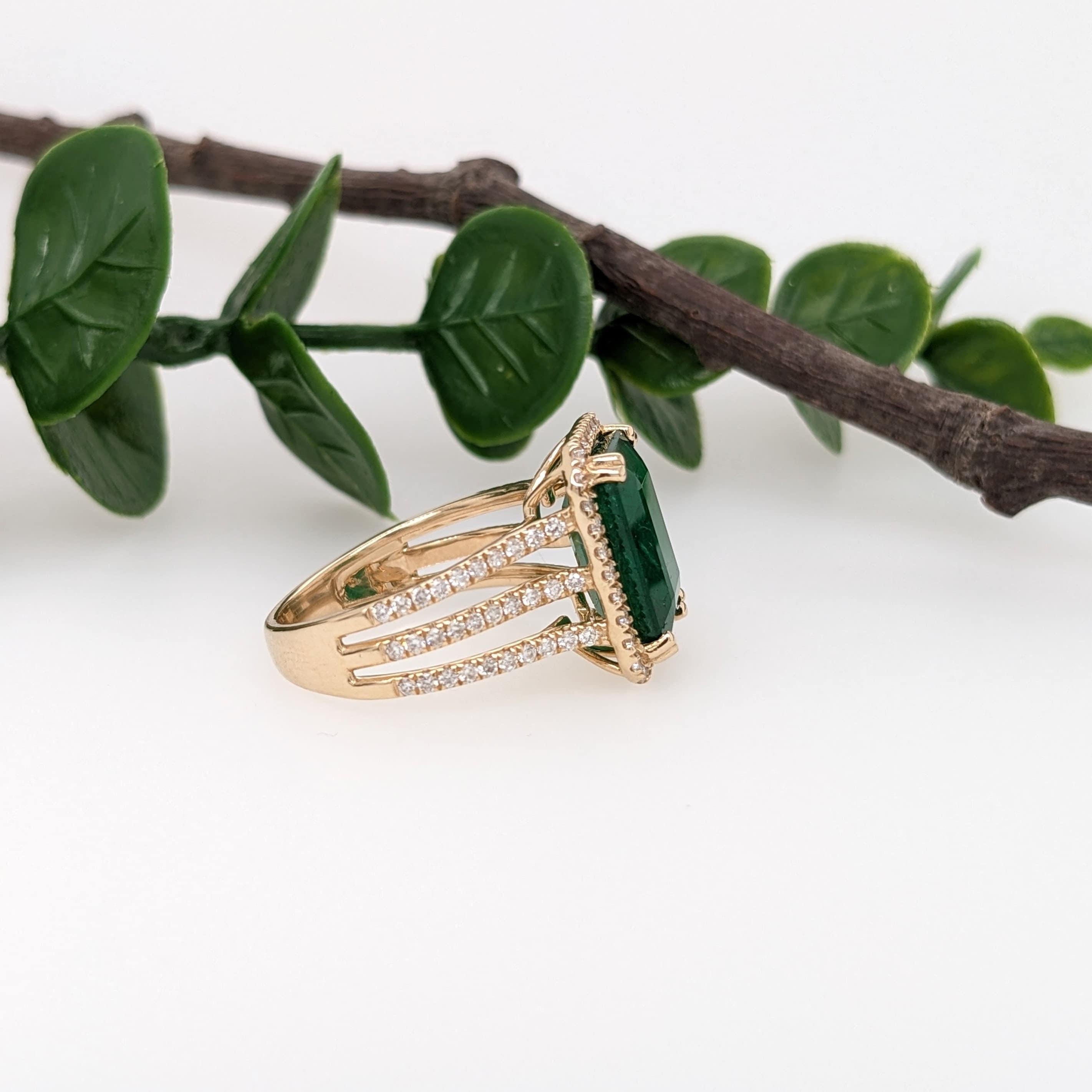Bague émeraude 4,8 carats avec diamants extraits de la terre en or jaune massif 14 carats EM 12 x 9 mm en vente 1