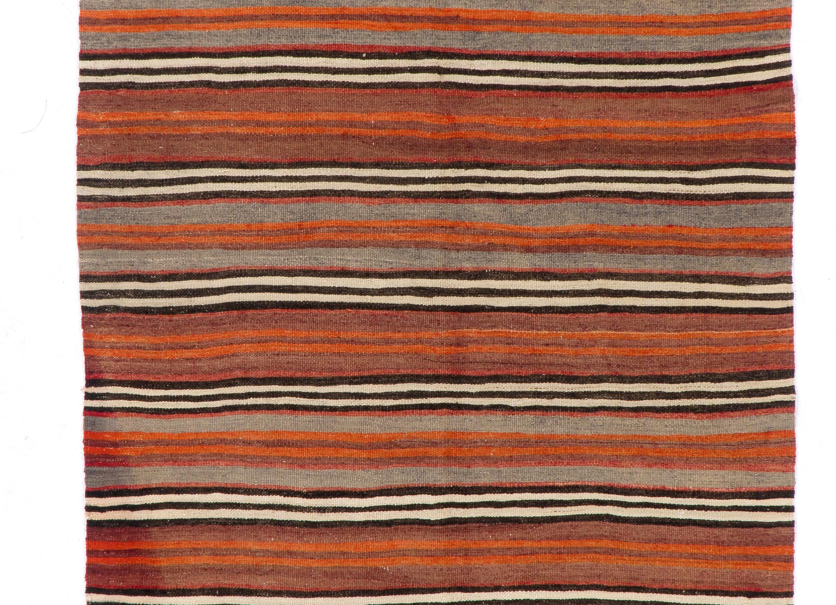 4,7x10.8 Ft Nomadic Vintage gestreifter handgewebter anatolischer Kelim 'Flat Weave' (Türkisch) im Angebot